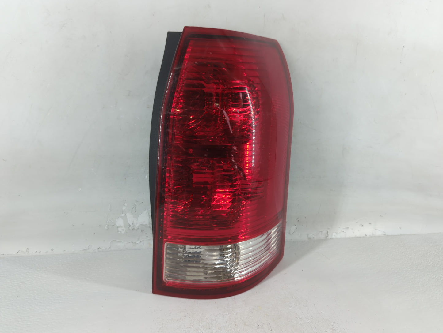 2003 Saturn Vue Tail Light Assembly Passenger Right OEM Fits OEM Used Auto Parts - Oemusedautoparts1.com
