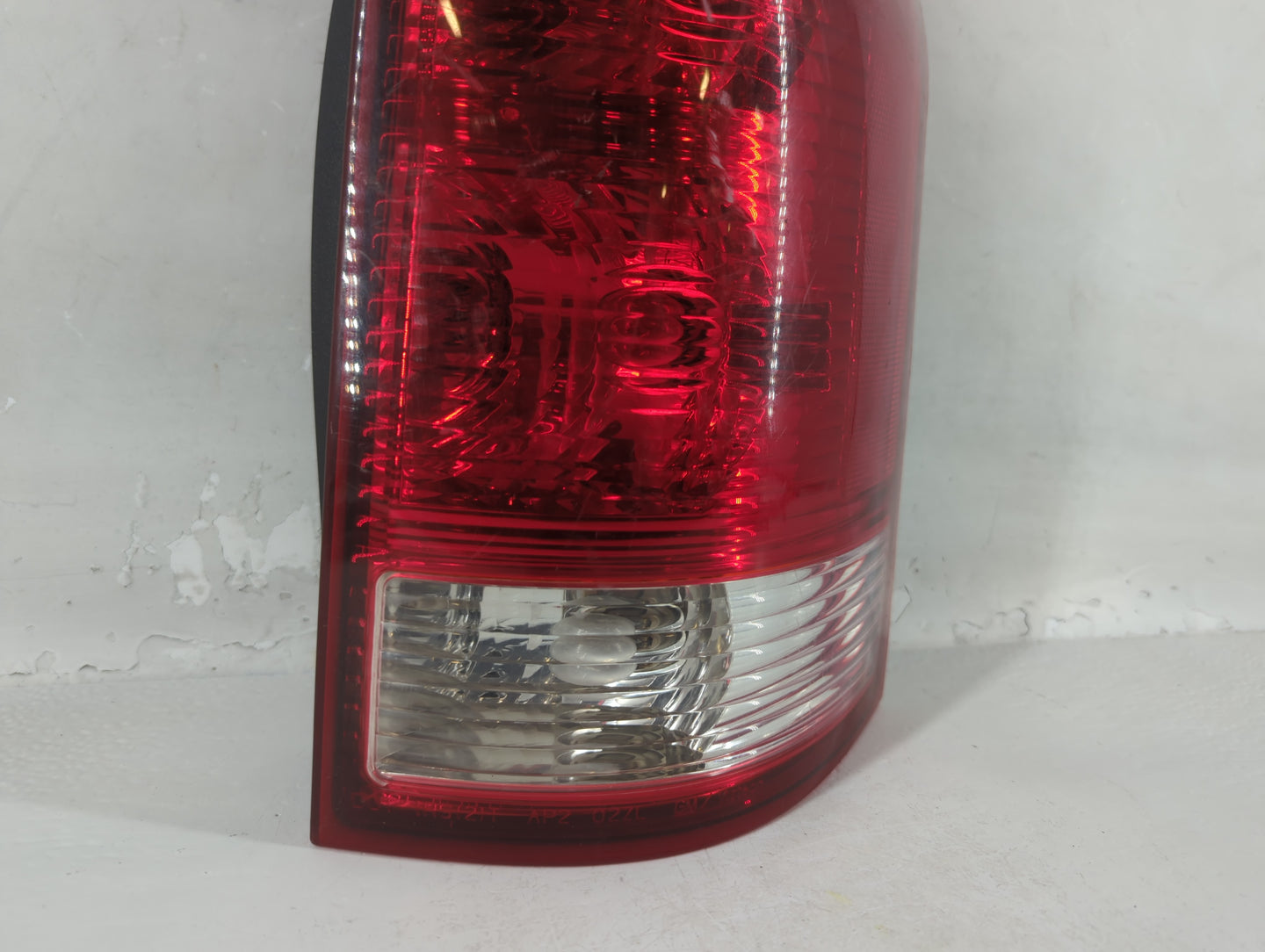 2003 Saturn Vue Tail Light Assembly Passenger Right OEM Fits OEM Used Auto Parts - Oemusedautoparts1.com