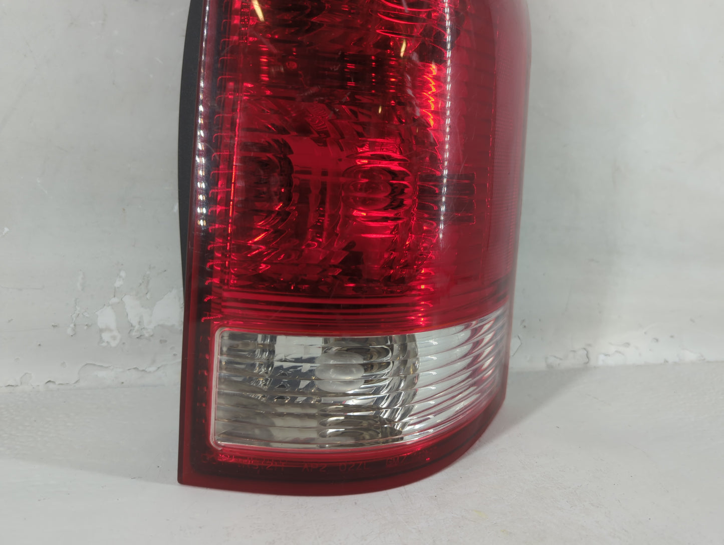 2003 Saturn Vue Tail Light Assembly Passenger Right OEM Fits OEM Used Auto Parts - Oemusedautoparts1.com