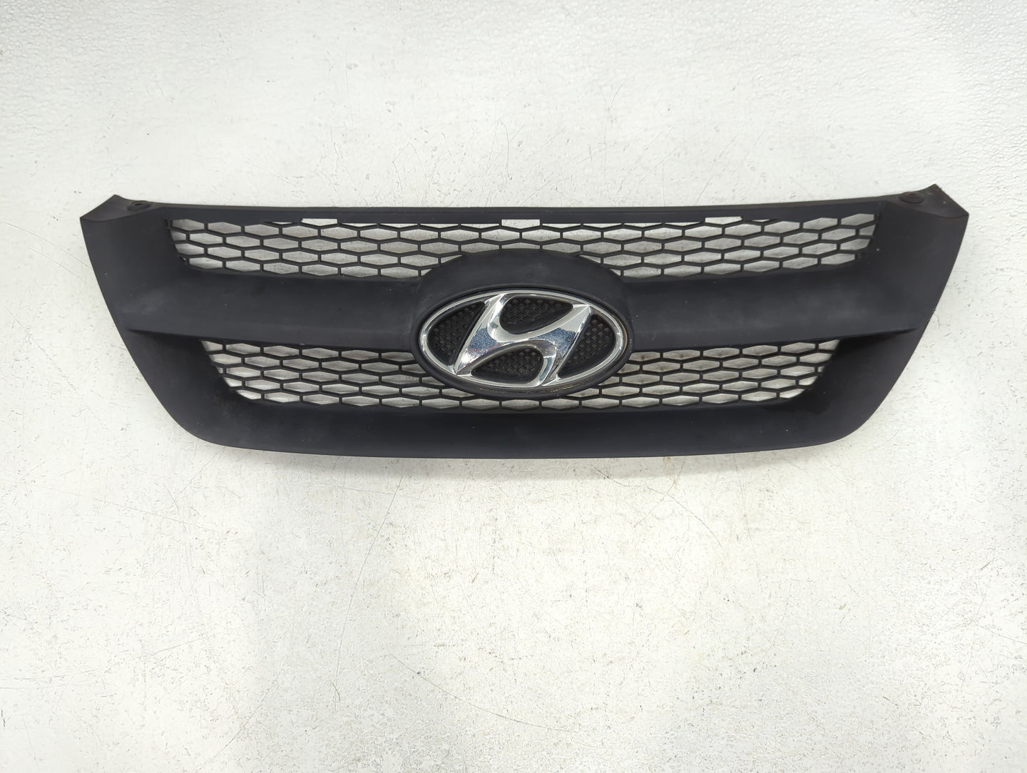2006-2008 Hyundai Sonata Front Bumper Grille Cover - Oemusedautoparts1.com