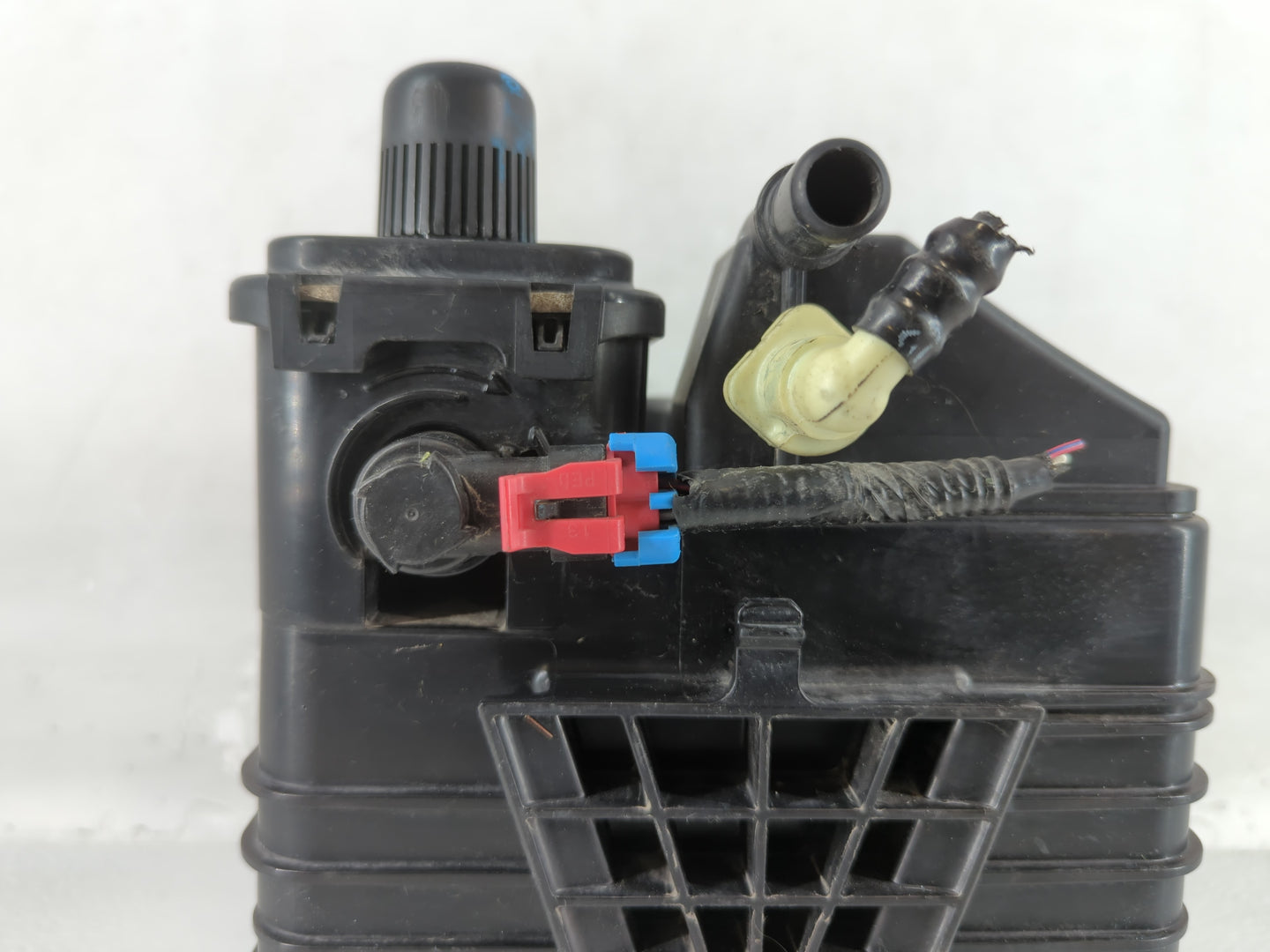 2011 Chevrolet Cruze Fuel Vapor Charcoal Canister - Oemusedautoparts1.com