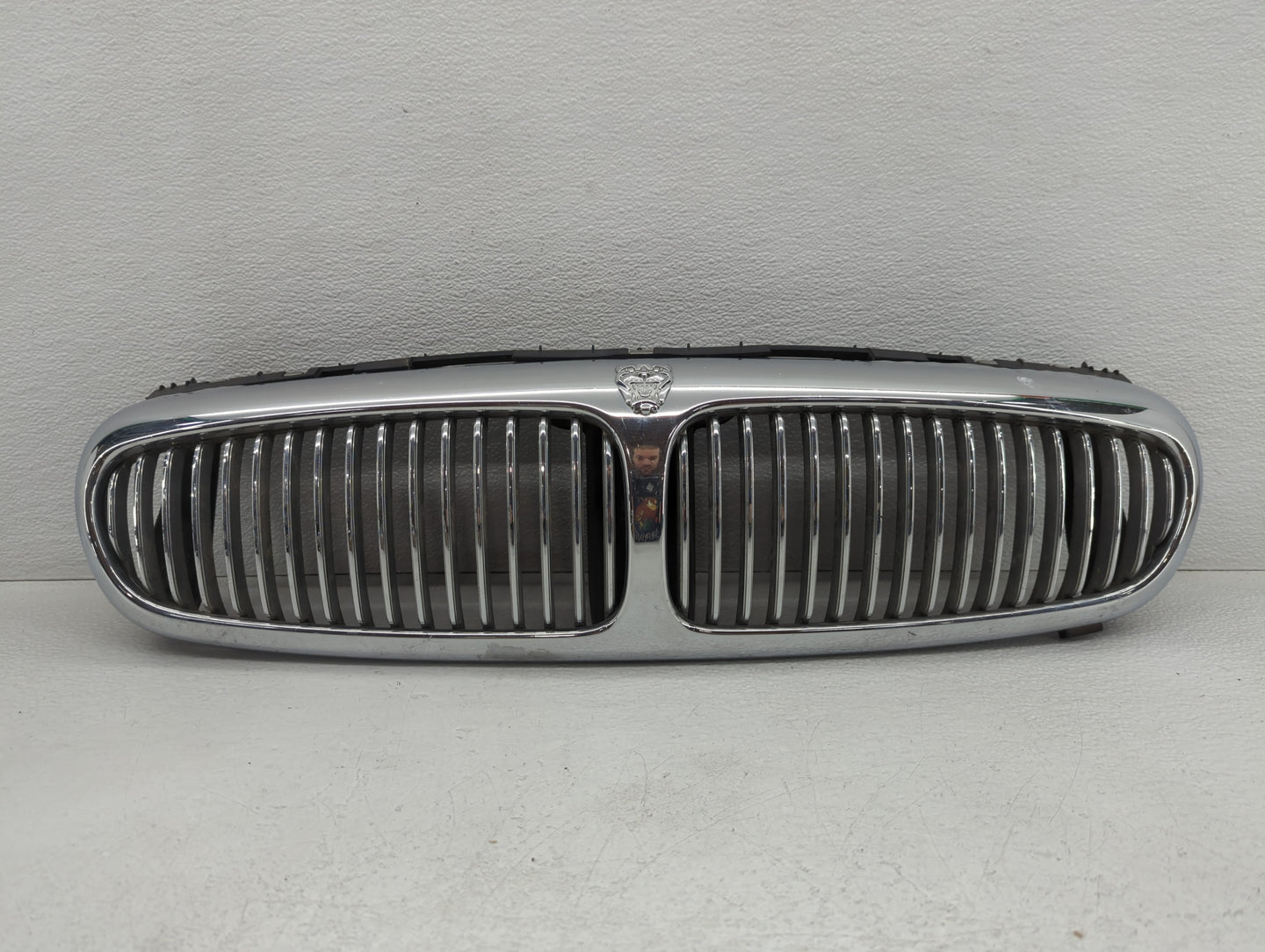 2004-2008 Jaguar X-type Front Grille Bumper Not Included - Oemusedautoparts1.com