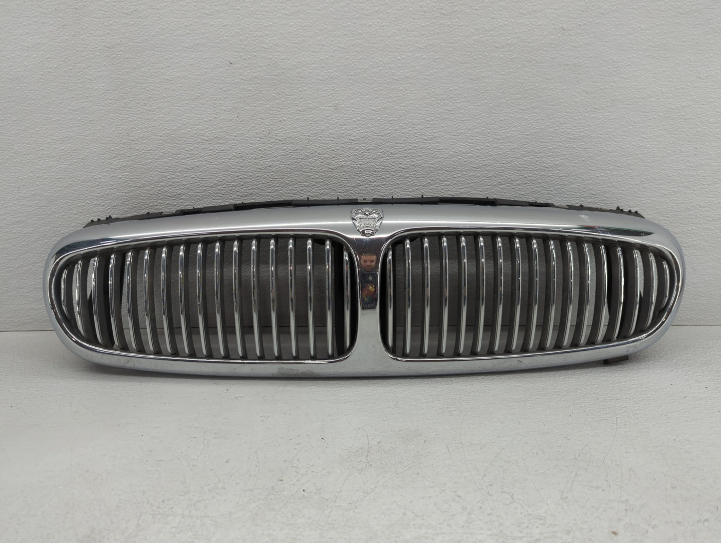 2004-2008 Jaguar X-type Front Grille Bumper Not Included - Oemusedautoparts1.com