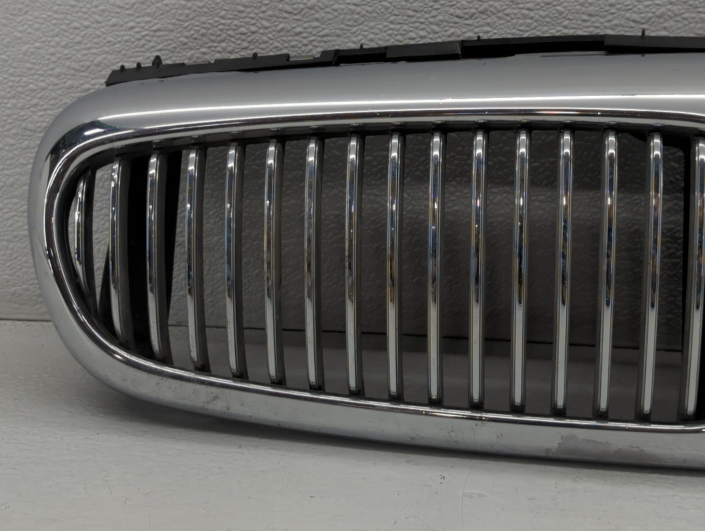 2004-2008 Jaguar X-type Front Grille Bumper Not Included - Oemusedautoparts1.com