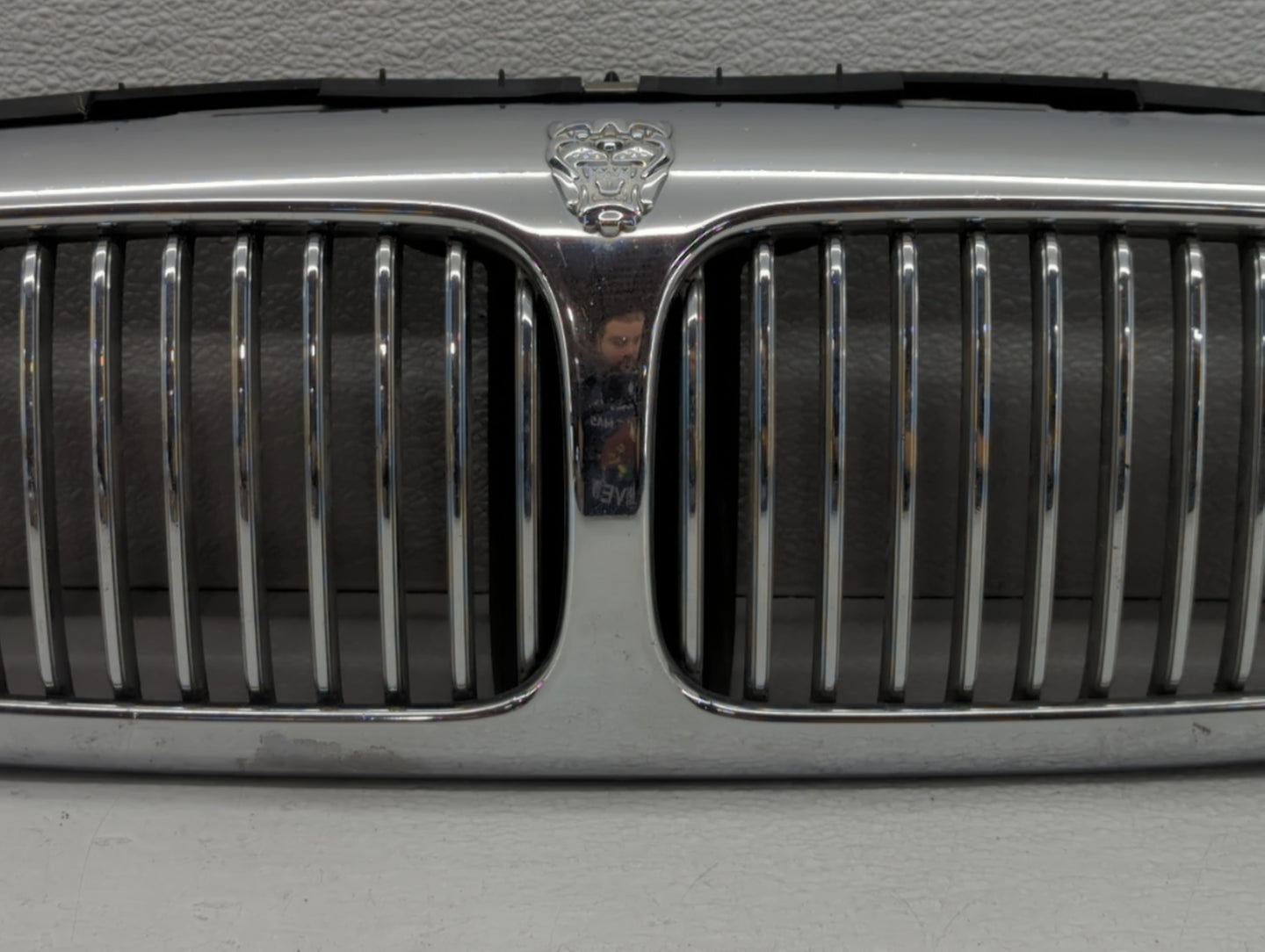 2004-2008 Jaguar X-type Front Grille Bumper Not Included - Oemusedautoparts1.com