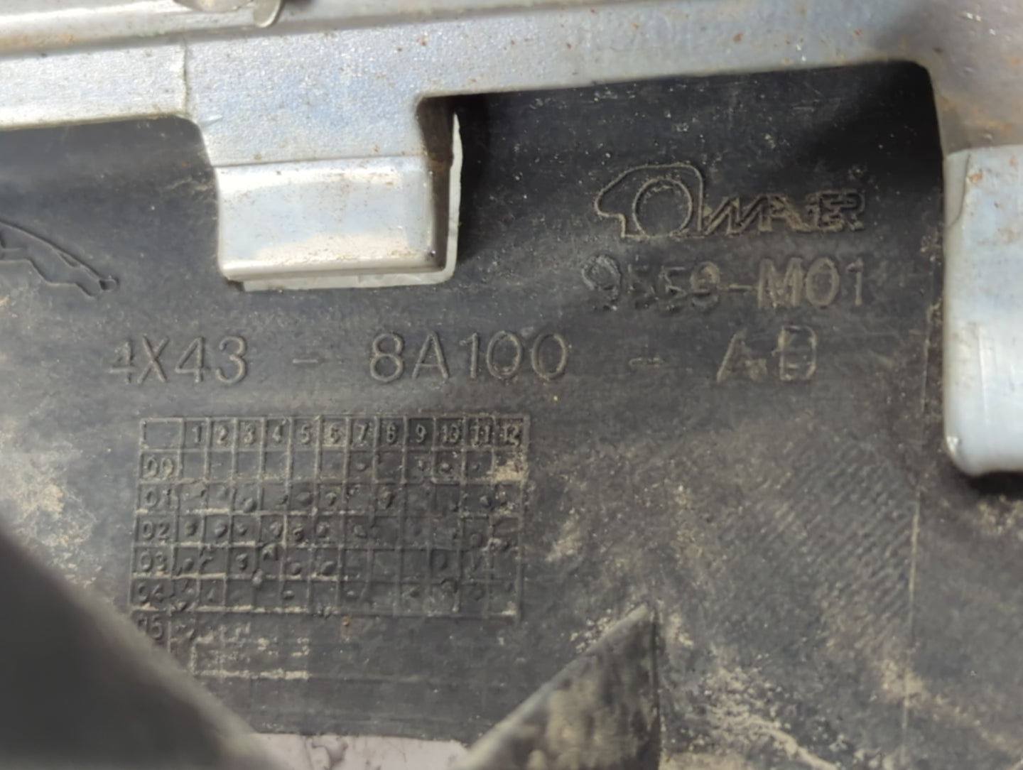 2004-2008 Jaguar X-type Front Grille Bumper Not Included - Oemusedautoparts1.com