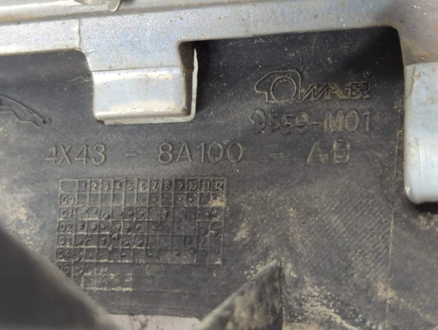 2004-2008 Jaguar X-type Front Grille Bumper Not Included - Oemusedautoparts1.com