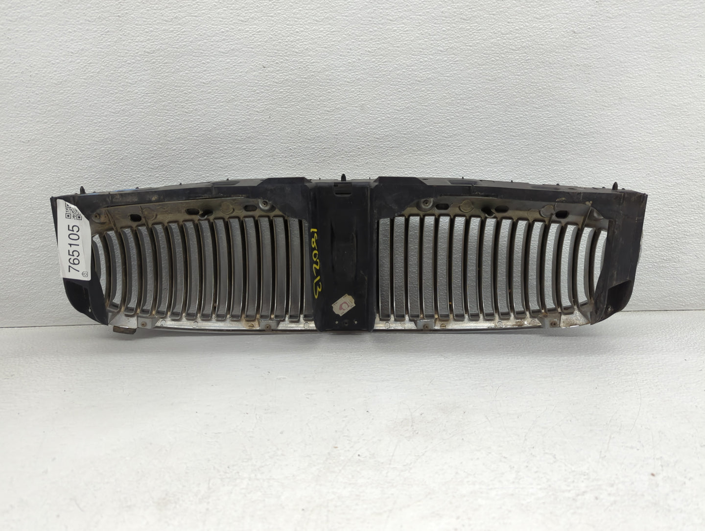 2004-2008 Jaguar X-type Front Grille Bumper Not Included - Oemusedautoparts1.com
