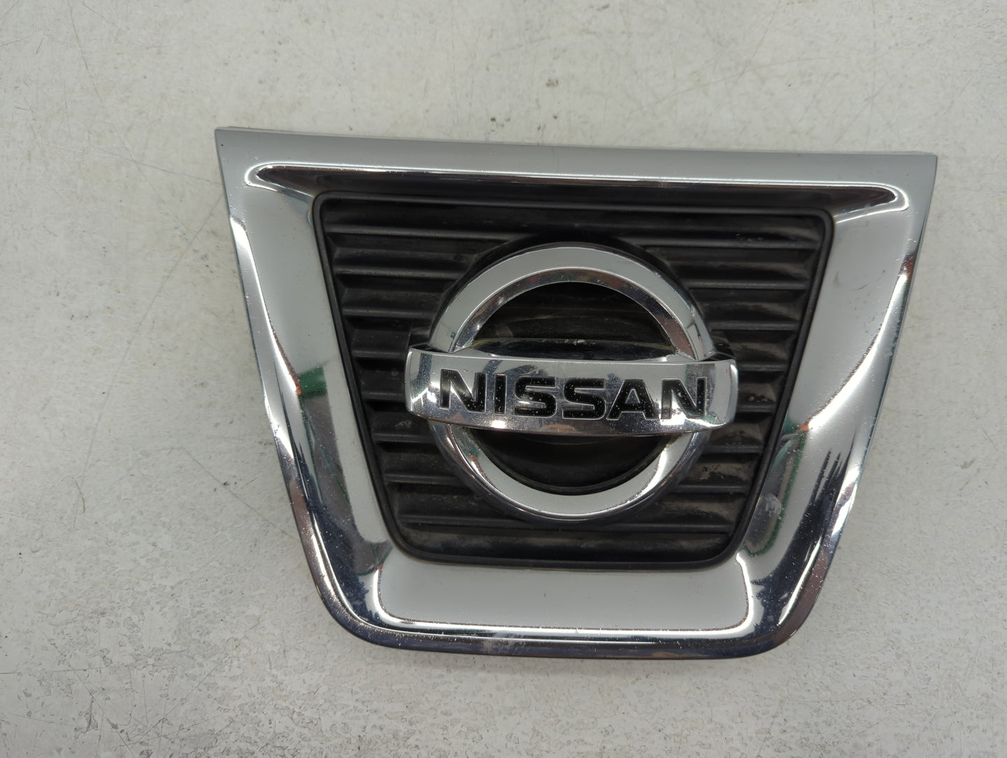 2008-2010 Nissan Rogue Front Grille Bumper Not Included - Oemusedautoparts1.com