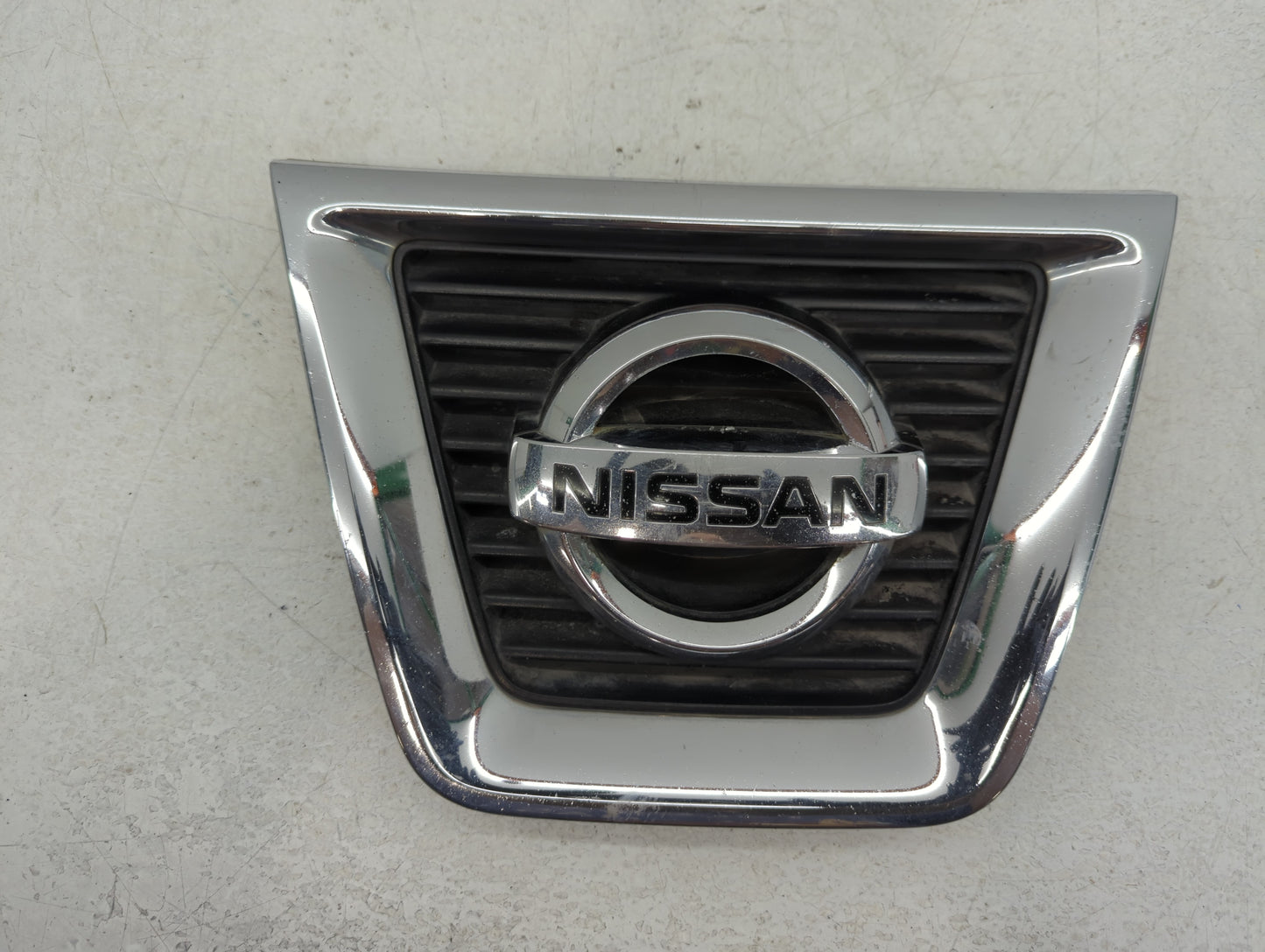2008-2010 Nissan Rogue Front Grille Bumper Not Included - Oemusedautoparts1.com