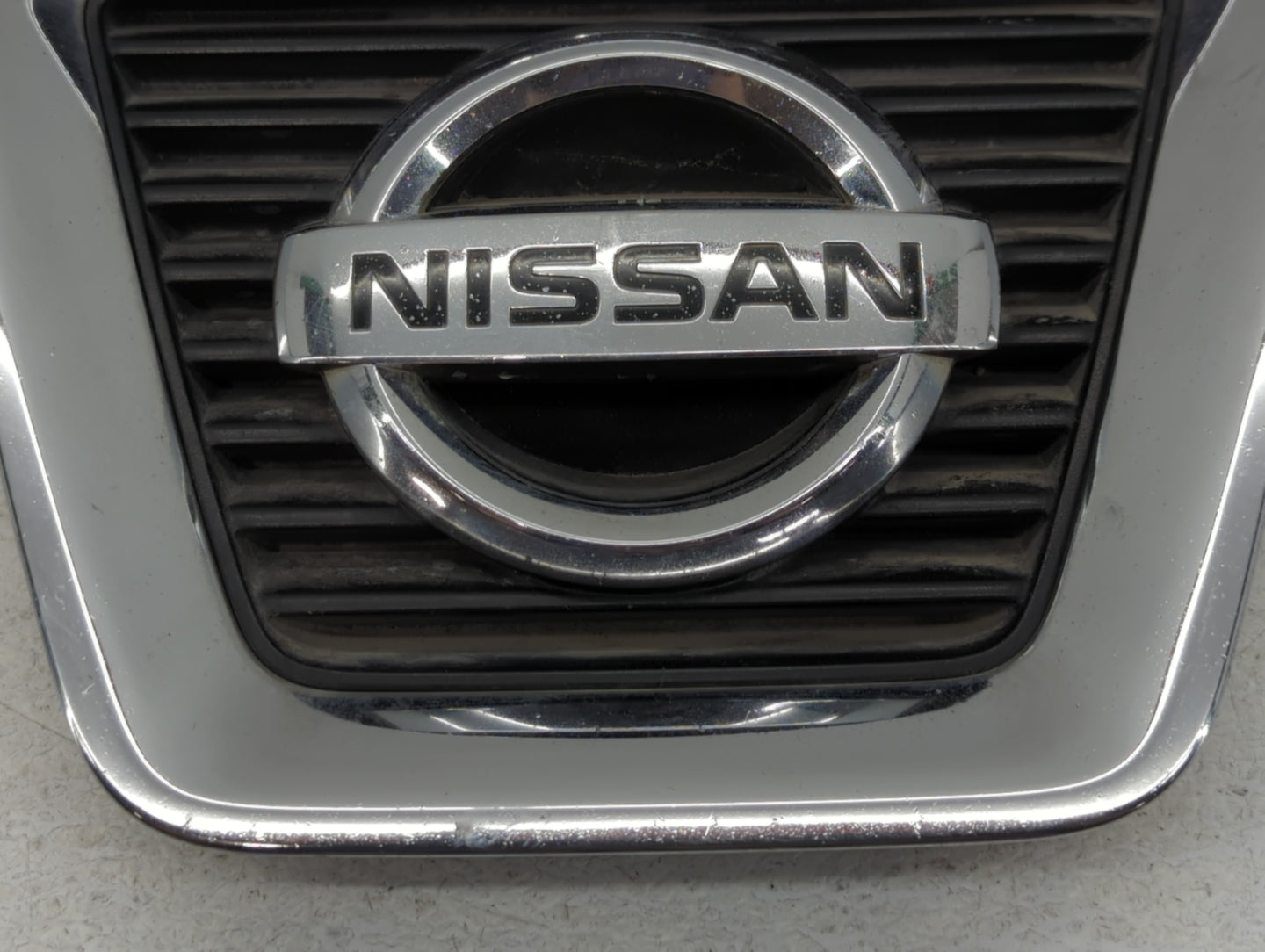 2008-2010 Nissan Rogue Front Grille Bumper Not Included - Oemusedautoparts1.com