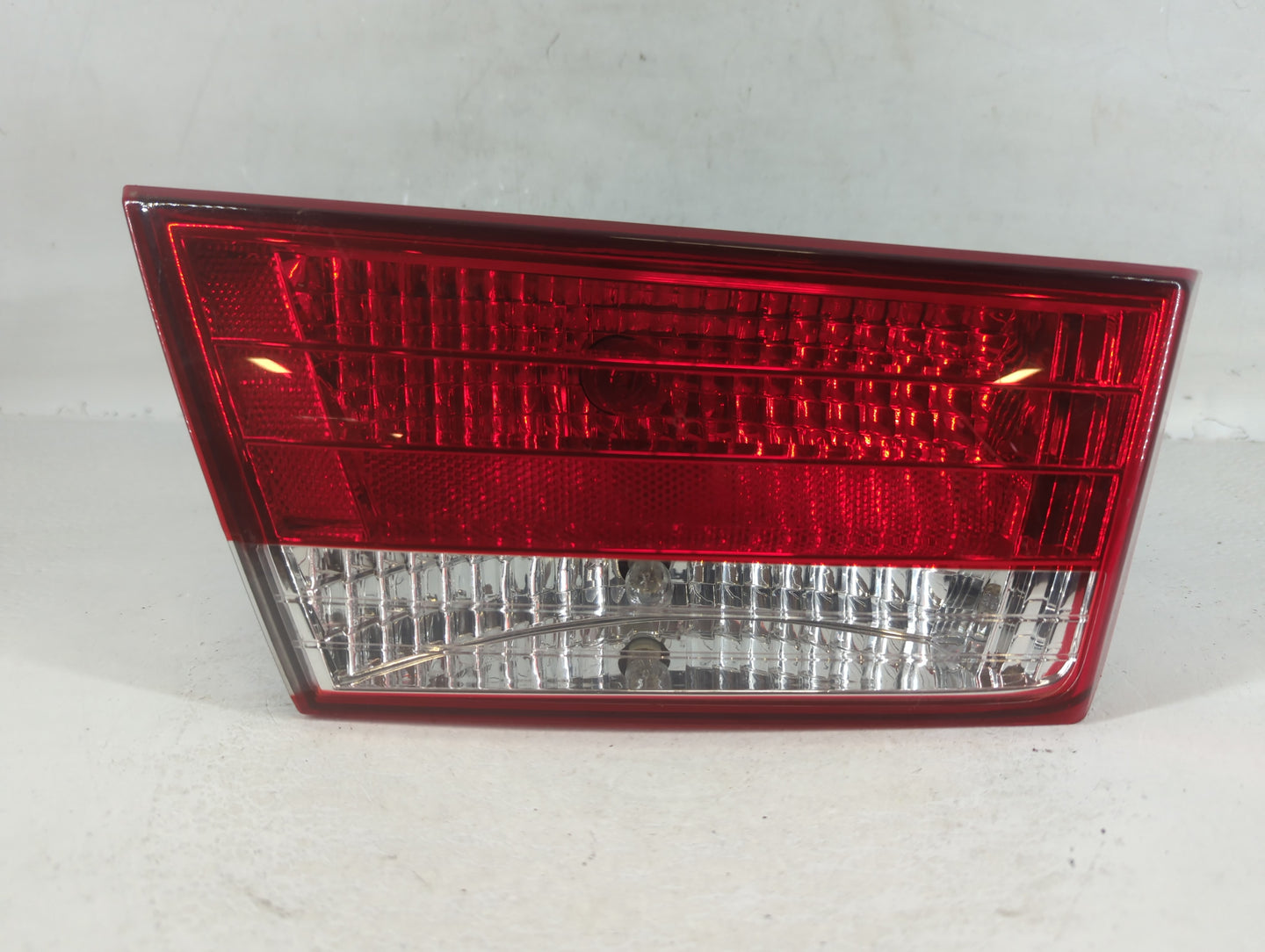 2006-2008 Hyundai Sonata Tail Light Assembly Passenger Right OEM P/N:92403-0A0 Fits Fits 2006 2007 2008 OEM Used Auto Parts - Oemusedautoparts1.com