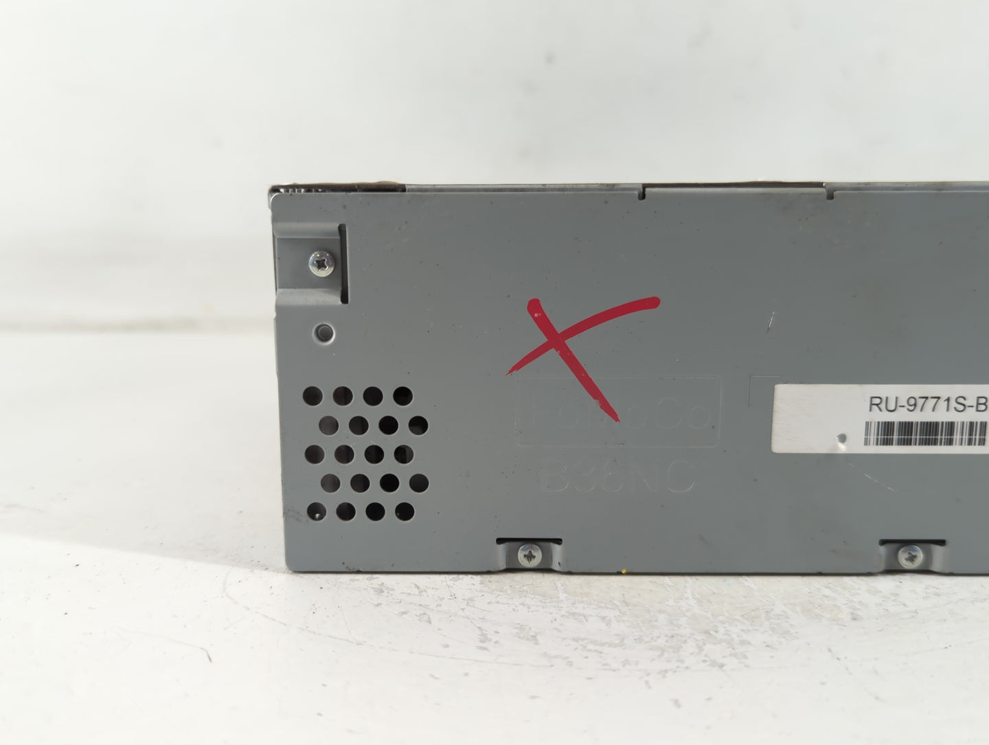 2020 Ford Mustang Radio AM FM Cd Player Receiver Replacement P/N:LR3T-18D832-EG Fits OEM Used Auto Parts - Oemusedautoparts1.com