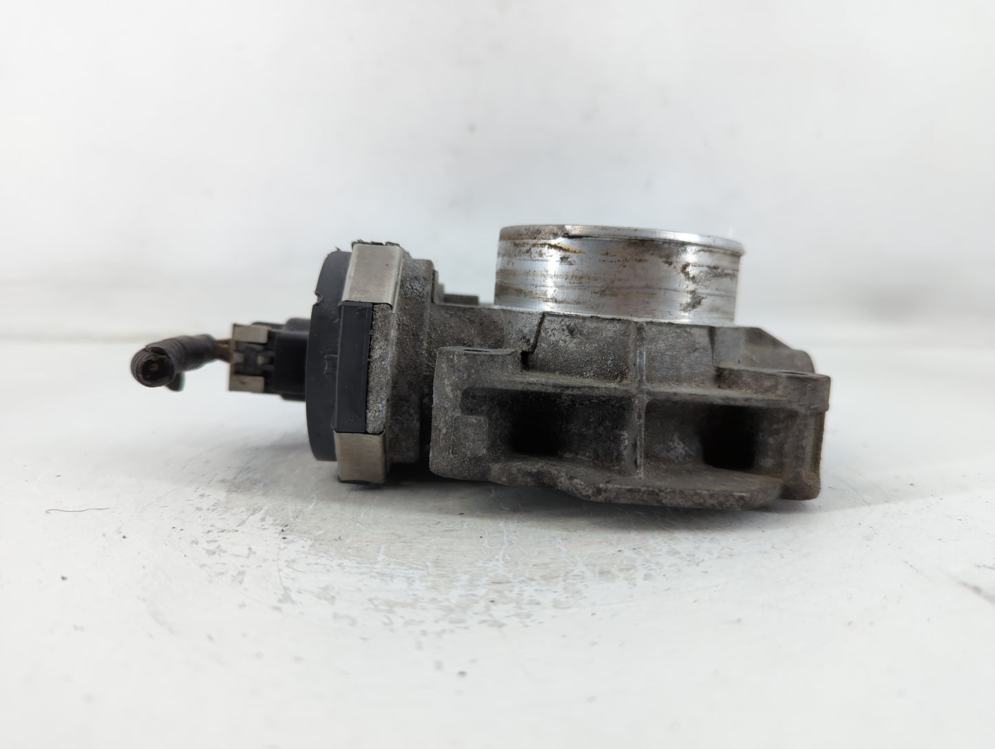 2010-2011 Chevrolet Equinox Throttle Body P/N:AA186AA3044 Fits Fits 2007 2008 2009 2010 2011 2012 OEM Used Auto Parts - Oemusedautoparts1.com