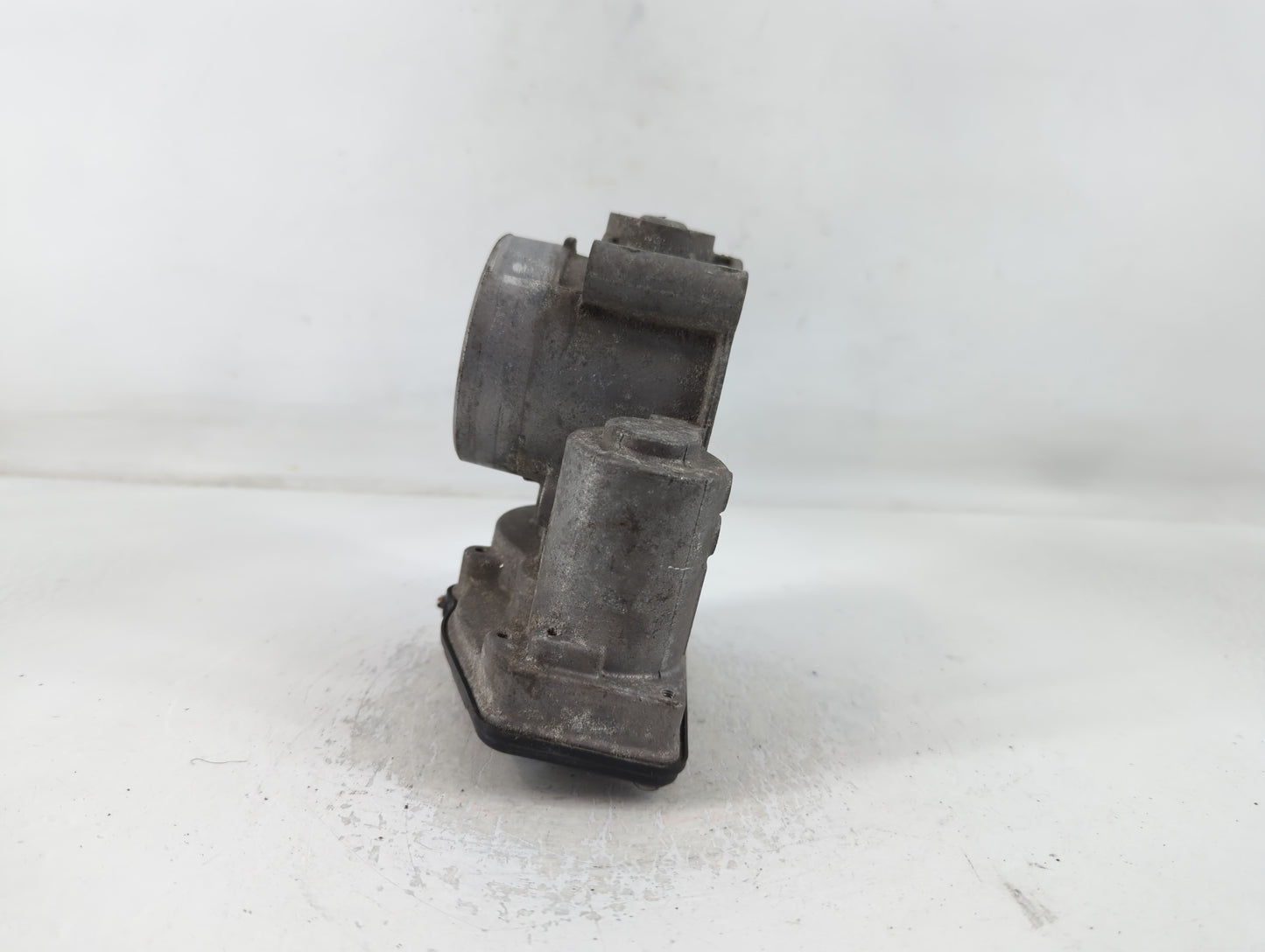 2009-2012 Ford Escape Throttle Body P/N:112803000483 9L8E-BF Fits Fits 2009 2010 2011 2012 OEM Used Auto Parts - Oemusedautoparts1.com