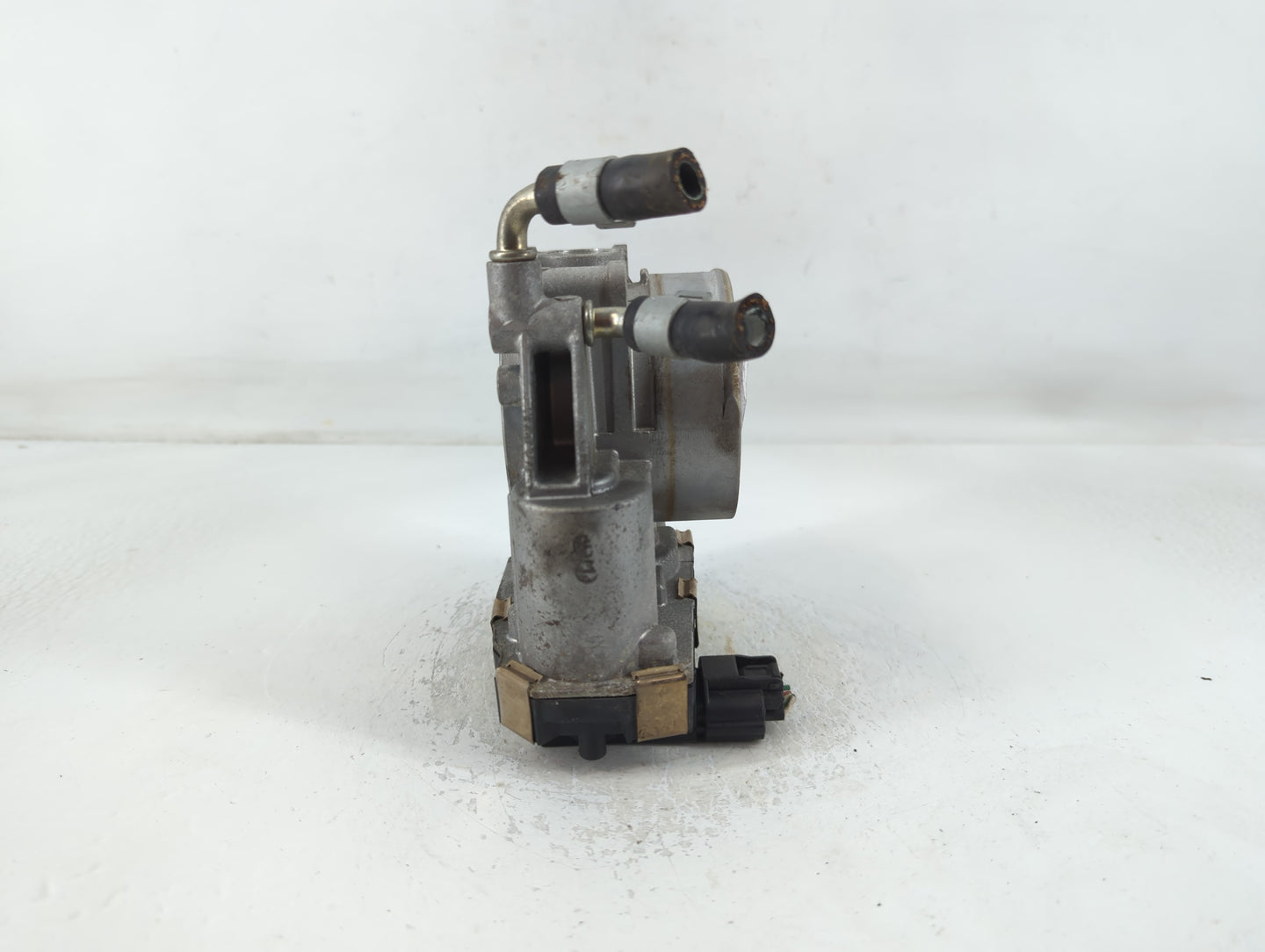 2015-2016 Nissan Pathfinder Throttle Body P/N:RME70-50 Fits Fits 2015 2016 2017 2018 2019 2020 2021 2022 OEM Used Auto Parts - Oemusedautoparts1.com