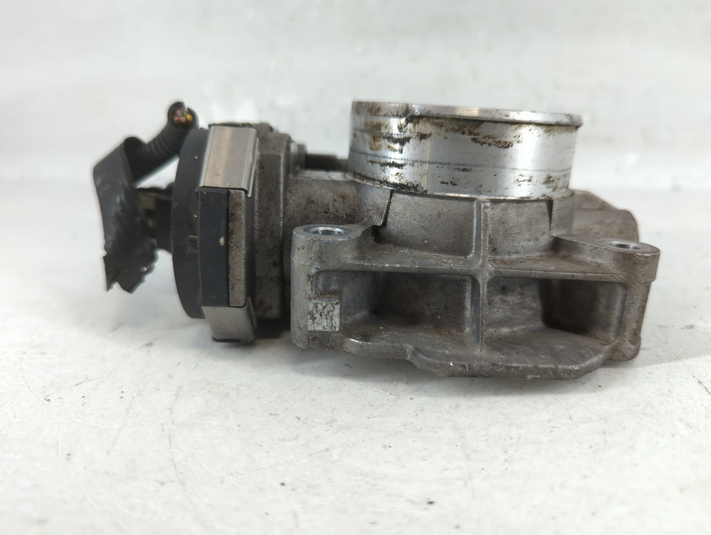 2010-2011 Chevrolet Equinox Throttle Body P/N:0830AA186AA Fits Fits 2007 2008 2009 2010 2011 2012 OEM Used Auto Parts - Oemusedautoparts1.com