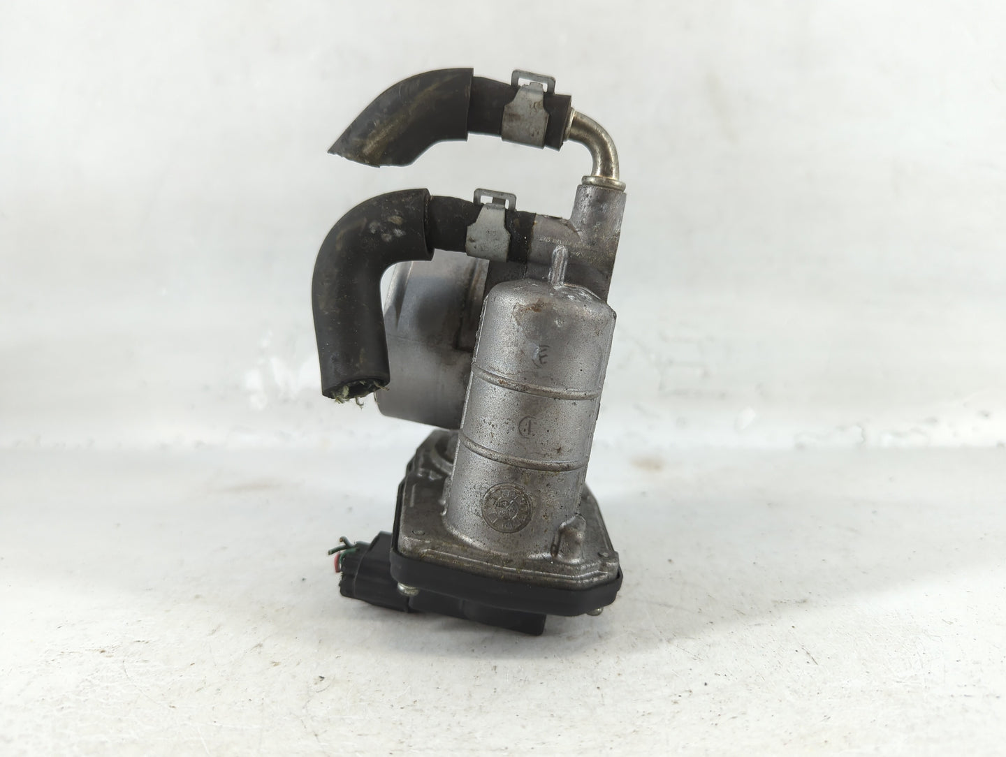 2008-2013 Infiniti G37 Throttle Body P/N:5930 526-02 Fits OEM Used Auto Parts - Oemusedautoparts1.com