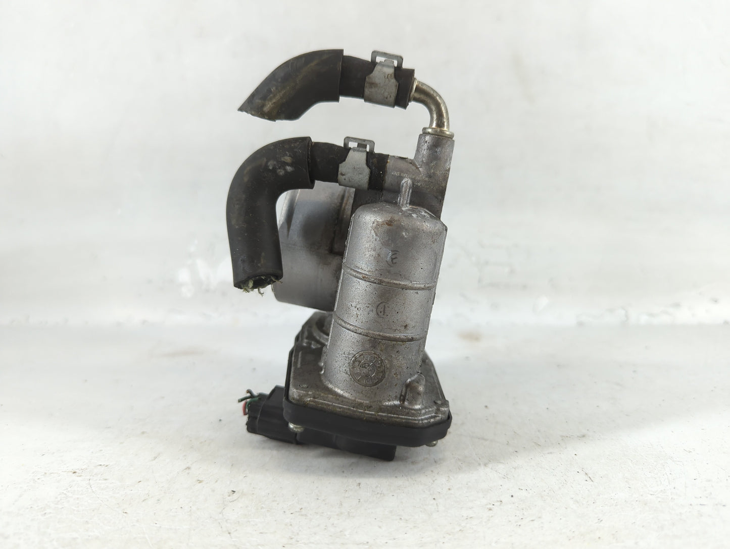 2008-2013 Infiniti G37 Throttle Body P/N:5930 526-02 Fits OEM Used Auto Parts - Oemusedautoparts1.com