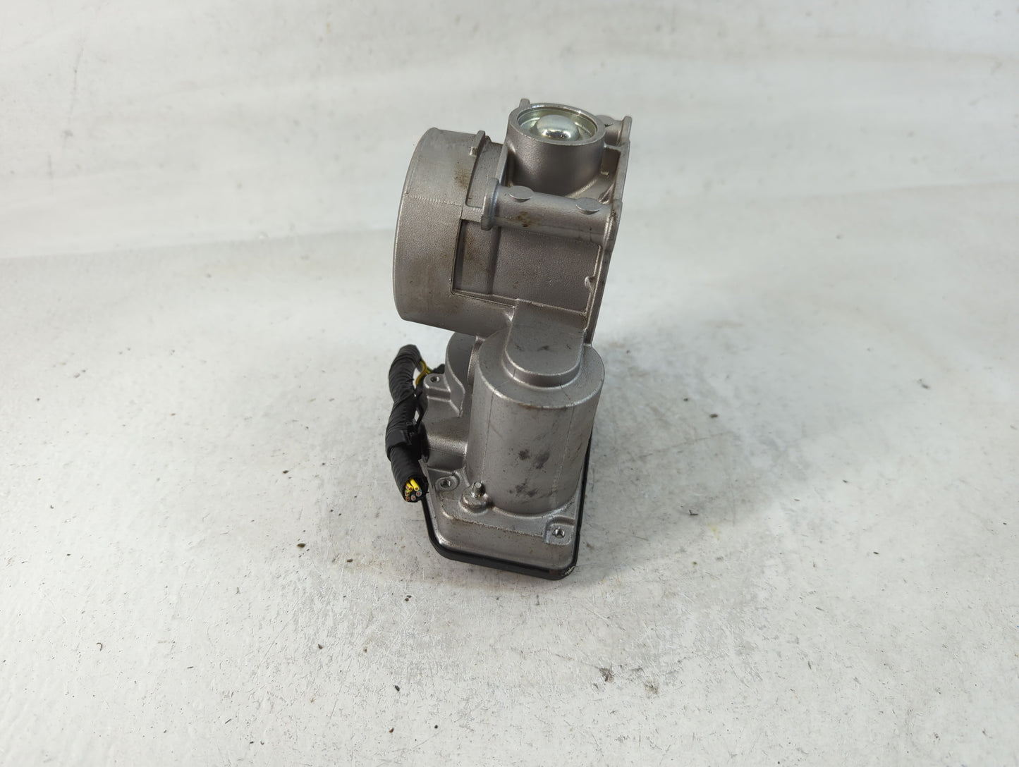 2013-2020 Ford Fusion Throttle Body P/N:DS7E-9F991-AK Fits Fits 2013 2014 2015 2016 2017 2018 2019 2020 2021 2022 OEM Used Auto Parts - Oemusedautoparts1.com