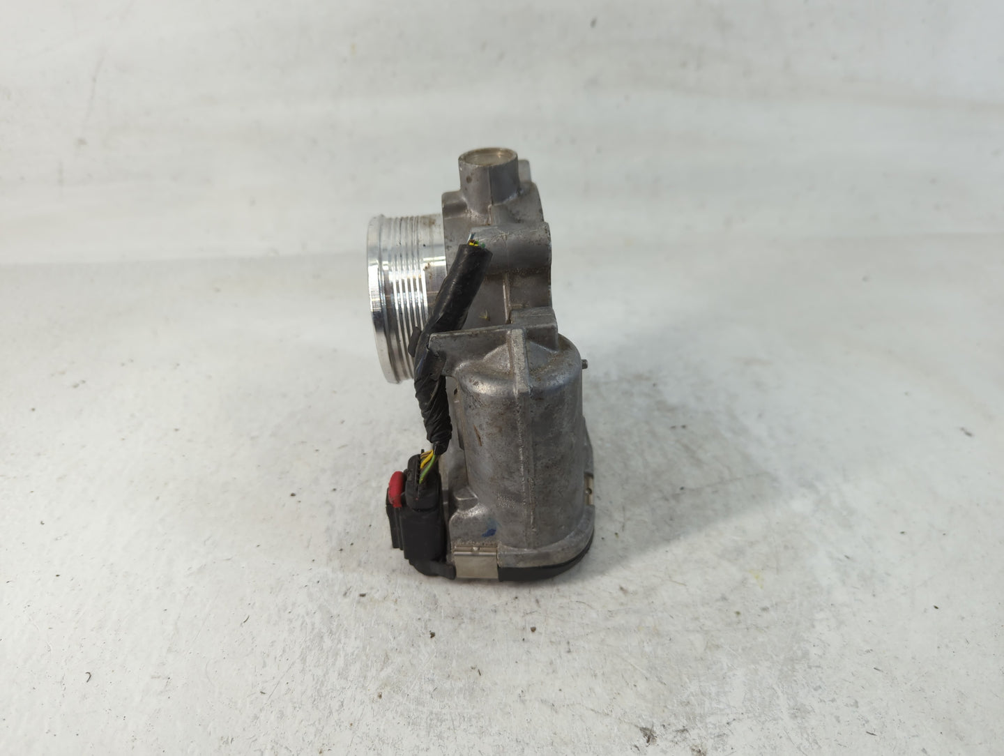 2014-2018 Ford Focus Throttle Body P/N:DS7E-9F991-BB Fits Fits 2014 2015 2016 2017 2018 2019 2020 2021 2022 OEM Used Auto Parts - Oemusedautoparts1.com