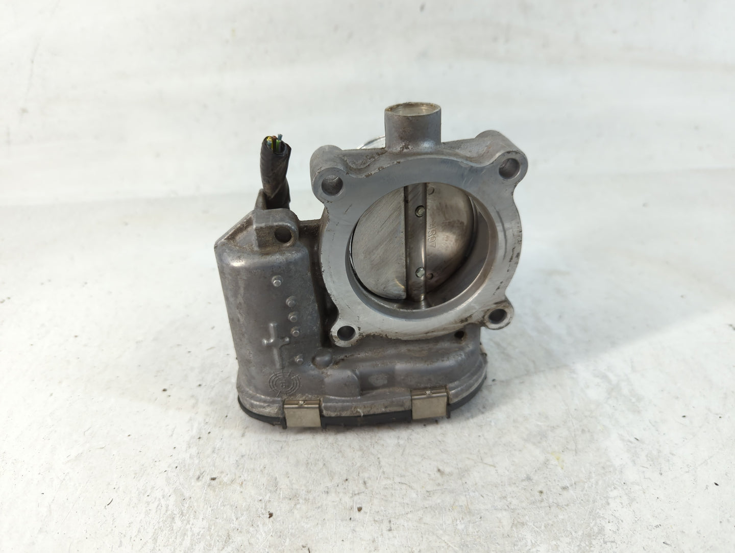 2014-2018 Ford Focus Throttle Body P/N:DS7E-9F991-BB Fits Fits 2014 2015 2016 2017 2018 2019 2020 2021 2022 OEM Used Auto Parts - Oemusedautoparts1.com