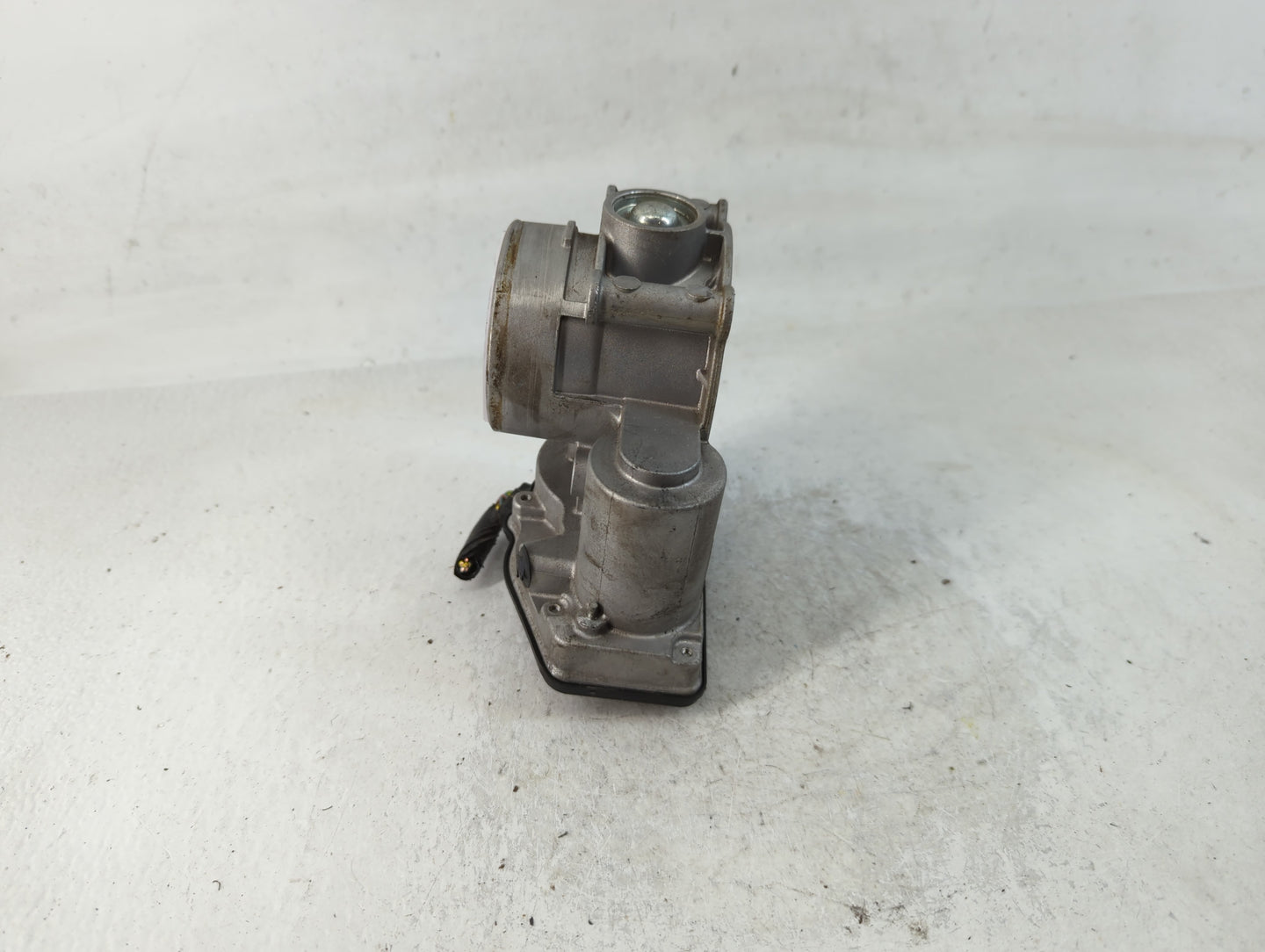 2013-2020 Ford Fusion Throttle Body P/N:DS7E-9F991-AK Fits Fits 2013 2014 2015 2016 2017 2018 2019 2020 2021 2022 OEM Used Auto Parts - Oemusedautoparts1.com