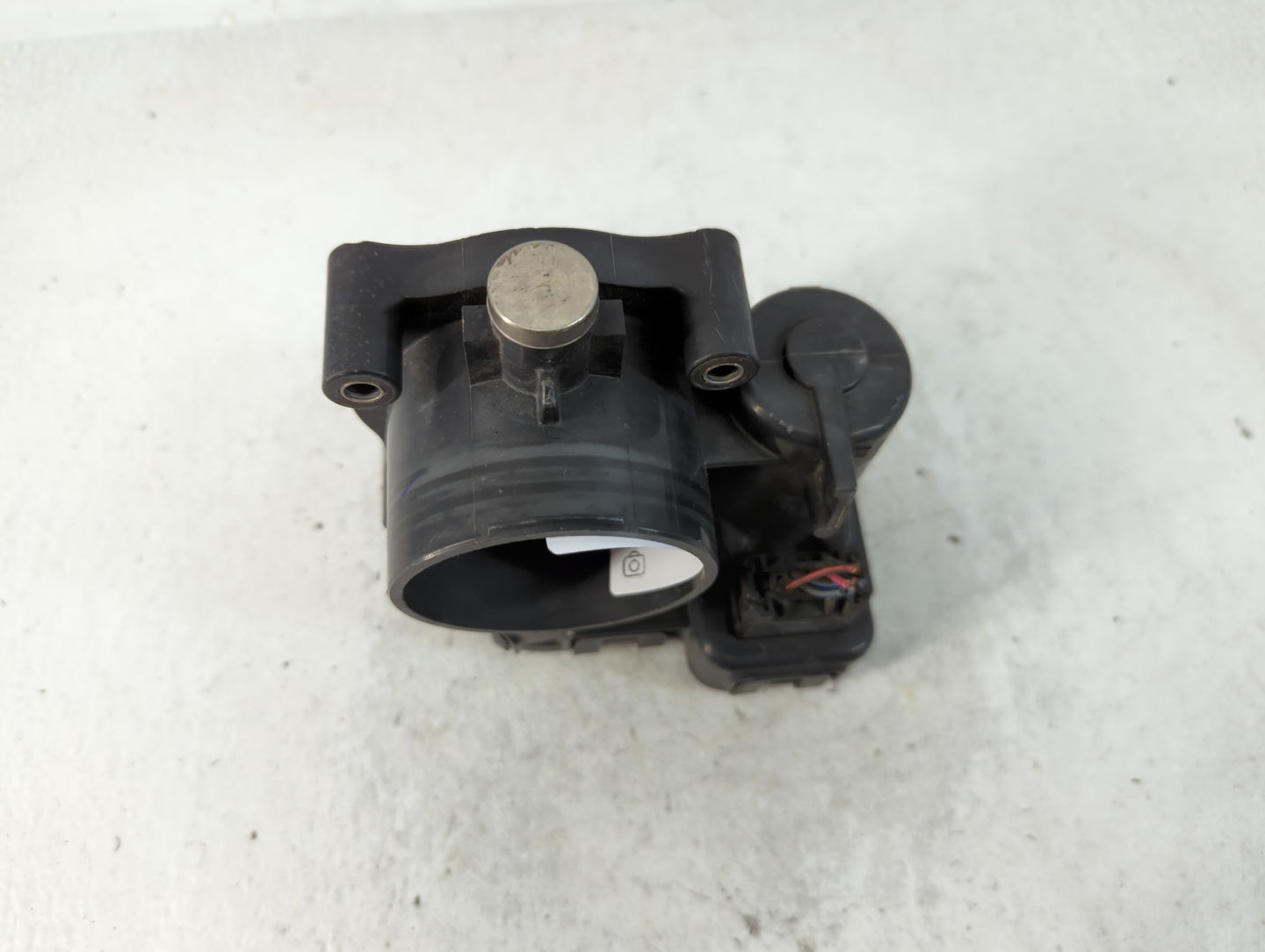 2008-2010 Chrysler Town & Country Throttle Body P/N:04593858AB Fits Fits 2008 2009 2010 2011 OEM Used Auto Parts - Oemusedautoparts1.com