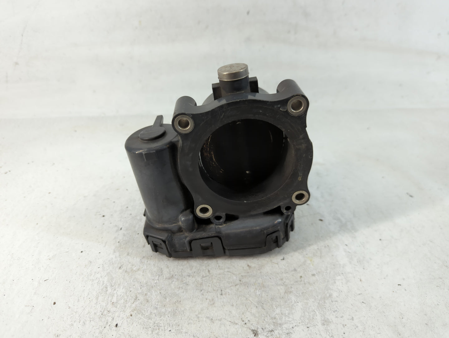 2008-2010 Chrysler Town & Country Throttle Body P/N:04593858AB Fits Fits 2008 2009 2010 2011 OEM Used Auto Parts - Oemusedautoparts1.com