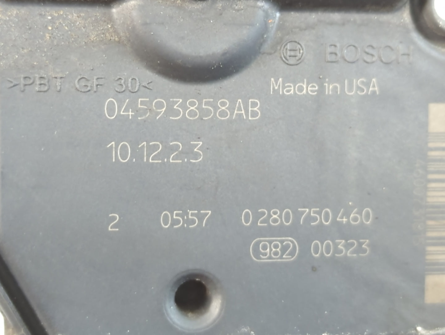 2008-2010 Chrysler Town & Country Throttle Body P/N:04593858AB Fits Fits 2008 2009 2010 2011 OEM Used Auto Parts - Oemusedautoparts1.com