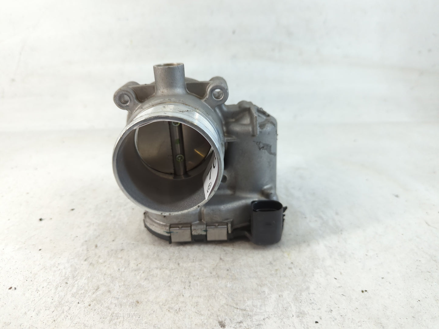2014-2017 Volkswagen Jetta Throttle Body P/N:06K 133 062 AA Fits Fits 2014 2015 2016 2017 OEM Used Auto Parts - Oemusedautoparts1.com