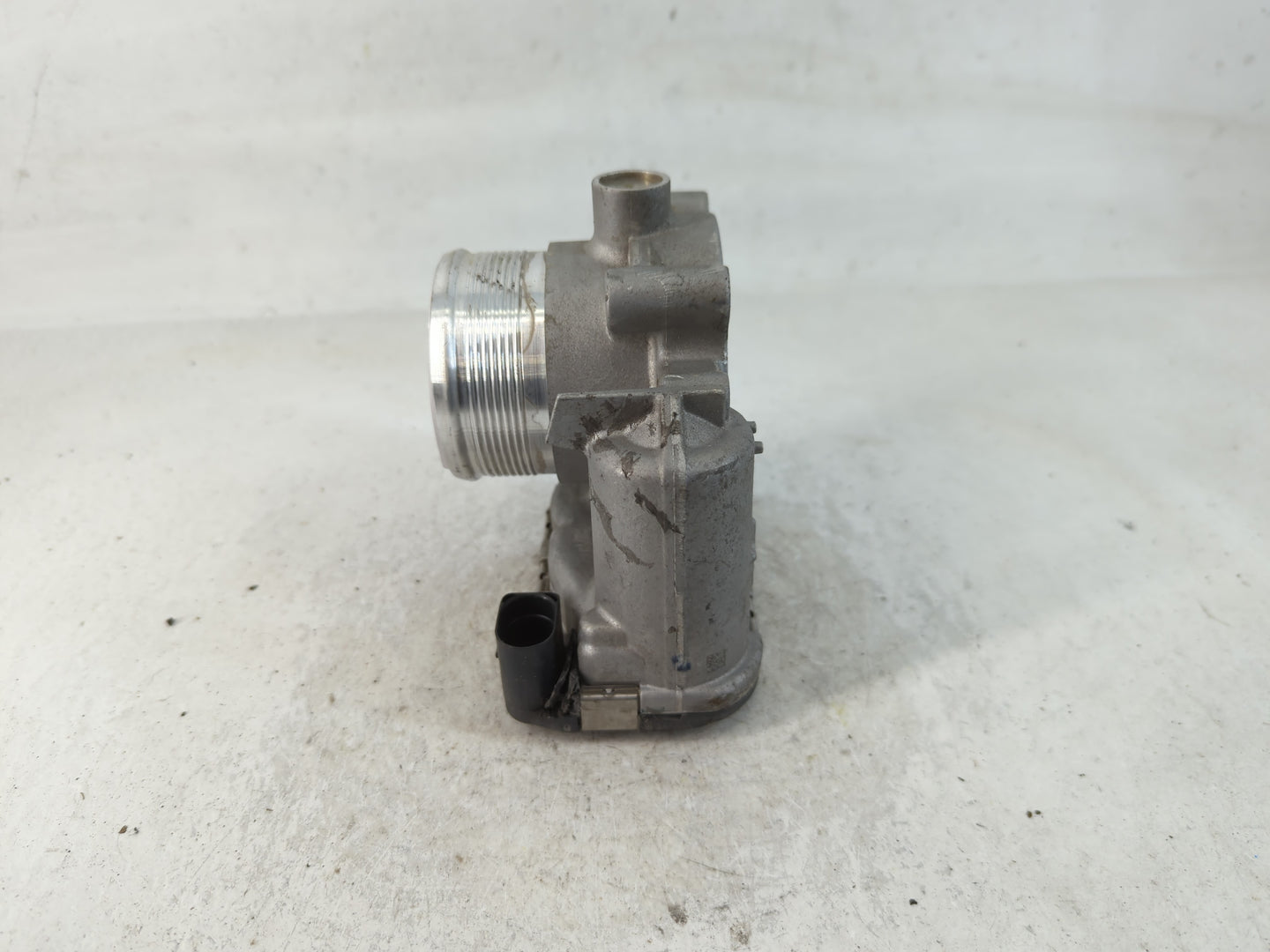 2014-2017 Volkswagen Jetta Throttle Body P/N:06K 133 062 AA Fits Fits 2014 2015 2016 2017 OEM Used Auto Parts - Oemusedautoparts1.com
