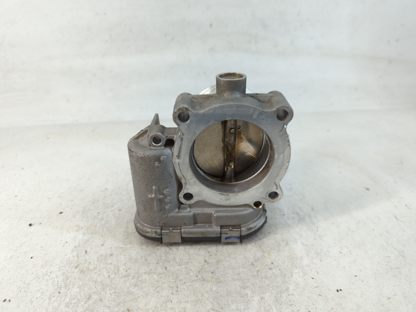2014-2017 Volkswagen Jetta Throttle Body P/N:06K 133 062 AA Fits Fits 2014 2015 2016 2017 OEM Used Auto Parts - Oemusedautoparts1.com