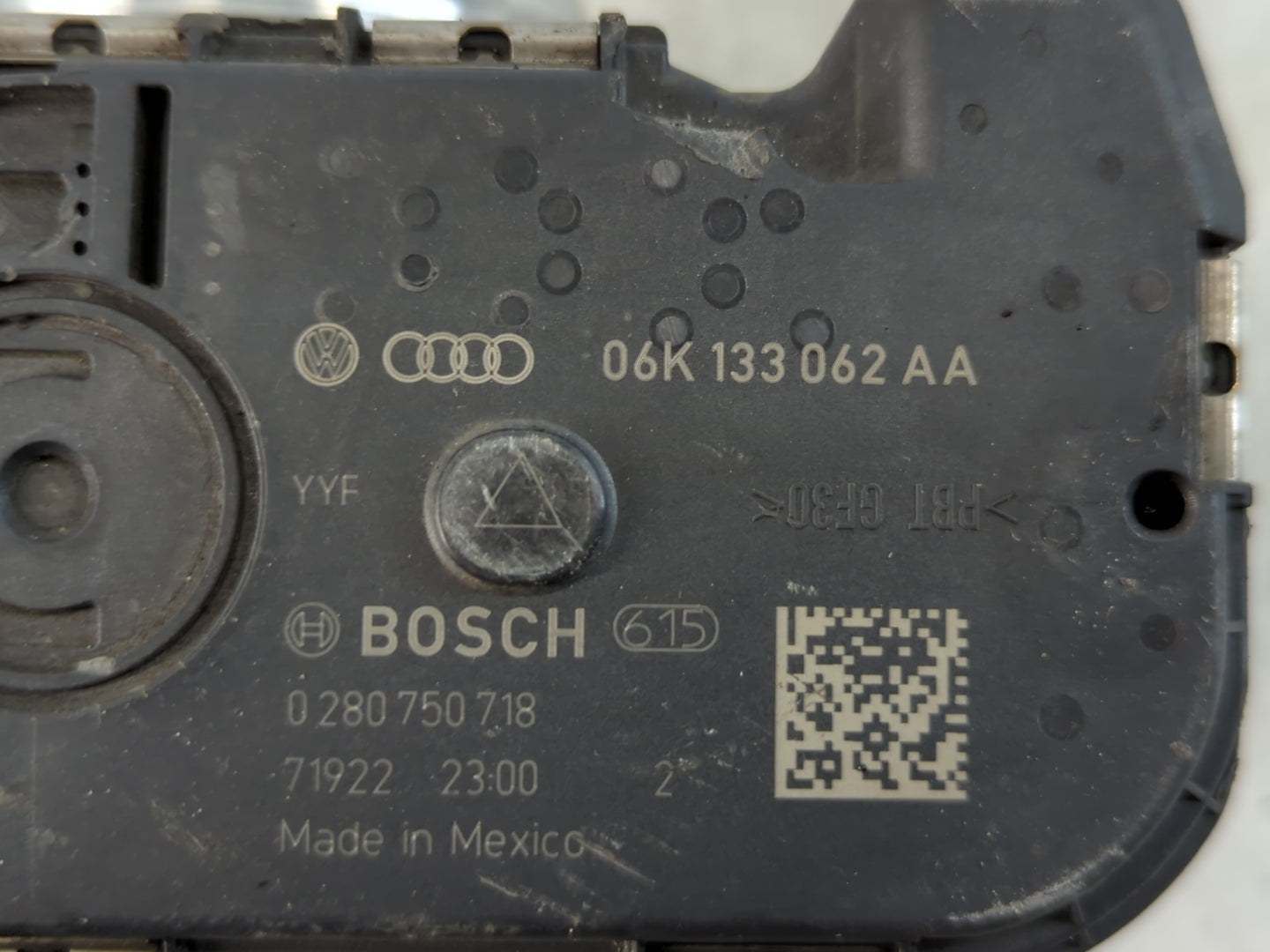 2014-2017 Volkswagen Jetta Throttle Body P/N:06K 133 062 AA Fits Fits 2014 2015 2016 2017 OEM Used Auto Parts - Oemusedautoparts1.com