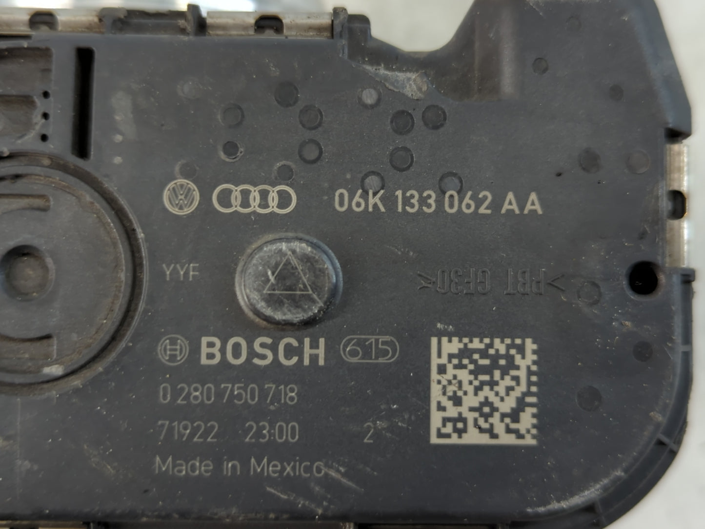 2014-2017 Volkswagen Jetta Throttle Body P/N:06K 133 062 AA Fits Fits 2014 2015 2016 2017 OEM Used Auto Parts - Oemusedautoparts1.com
