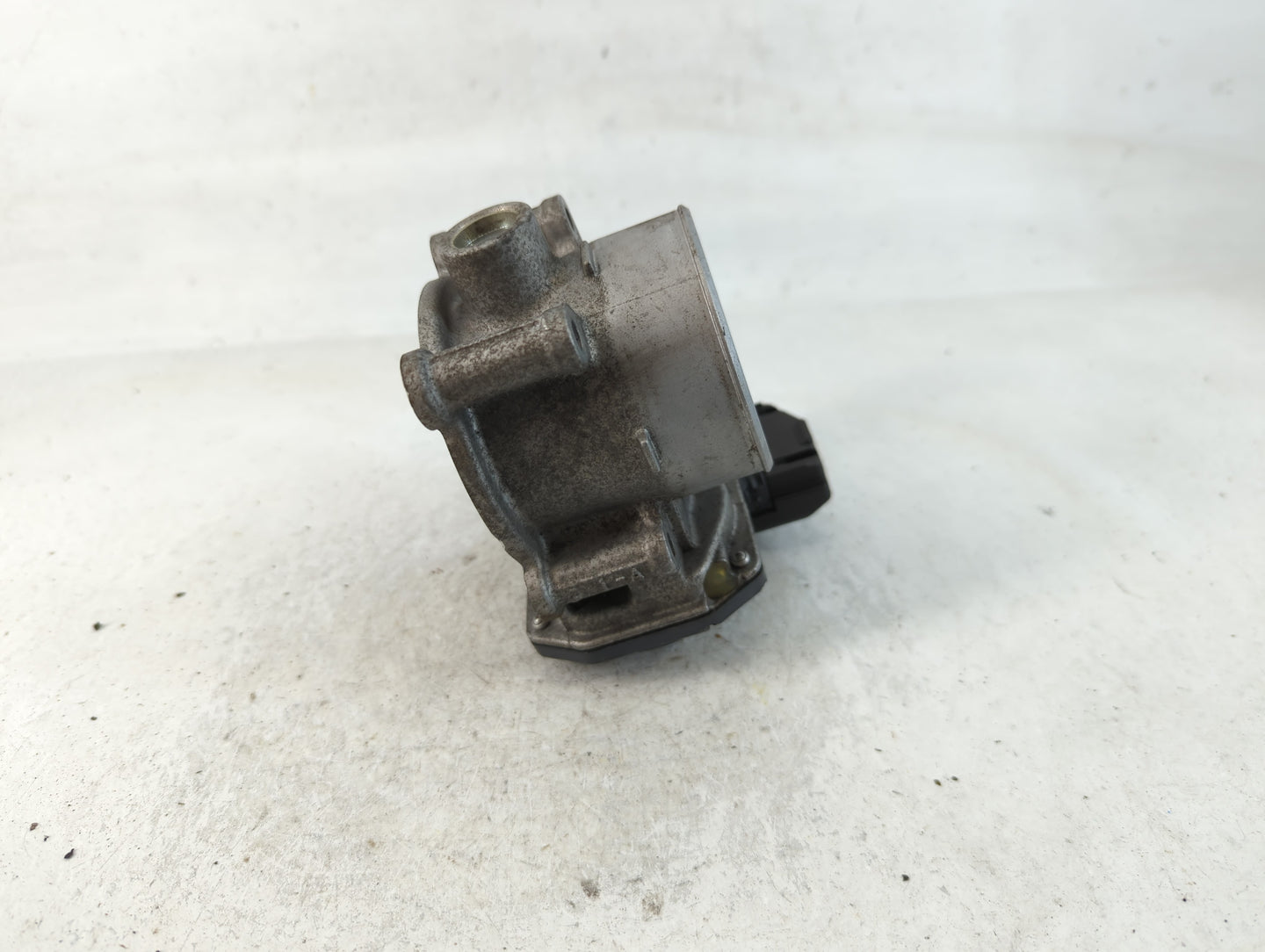 2014-2017 Mazda 6 Throttle Body P/N:PY01 13 640 A 1831 C13306 4020 Fits Fits 2014 2015 2016 2017 2018 OEM Used Auto Parts - Oemusedautoparts1.com