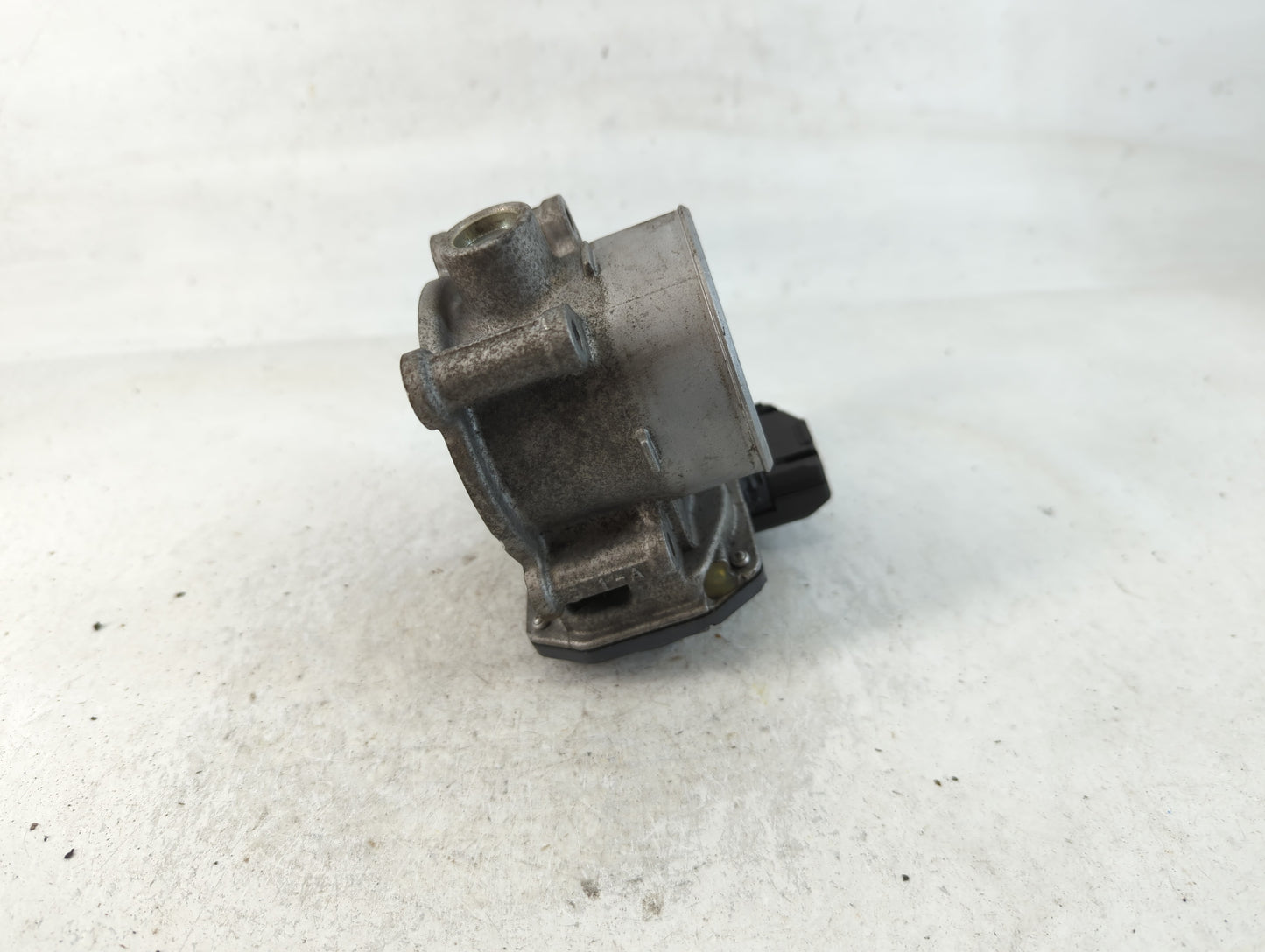 2014-2017 Mazda 6 Throttle Body P/N:PY01 13 640 A 1831 C13306 4020 Fits Fits 2014 2015 2016 2017 2018 OEM Used Auto Parts - Oemusedautoparts1.com