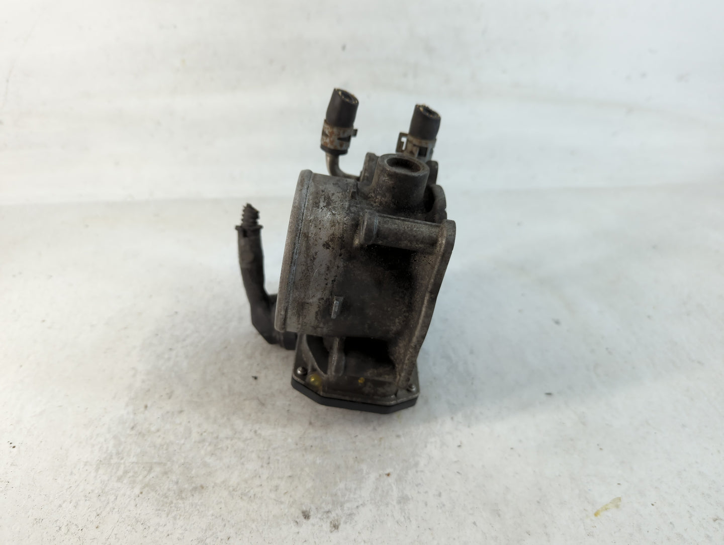 2007-2016 Toyota Sienna Throttle Body P/N:22030-0P050 Fits OEM Used Auto Parts - Oemusedautoparts1.com