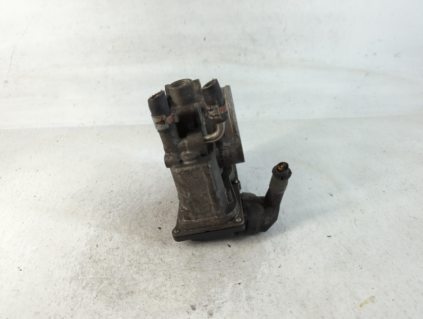 2007-2016 Toyota Sienna Throttle Body P/N:22030-0P050 Fits OEM Used Auto Parts - Oemusedautoparts1.com