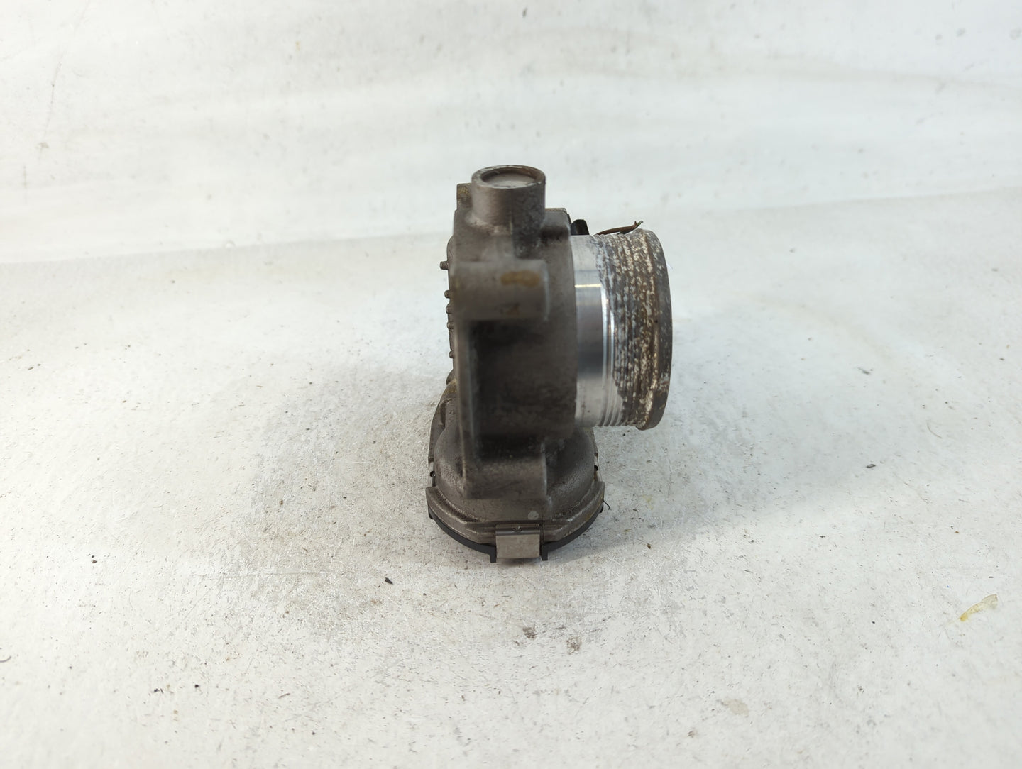 2014-2018 Ford Focus Throttle Body P/N:DS7E-9F991-BB Fits Fits 2014 2015 2016 2017 2018 2019 2020 2021 2022 OEM Used Auto Parts - Oemusedautoparts1.com