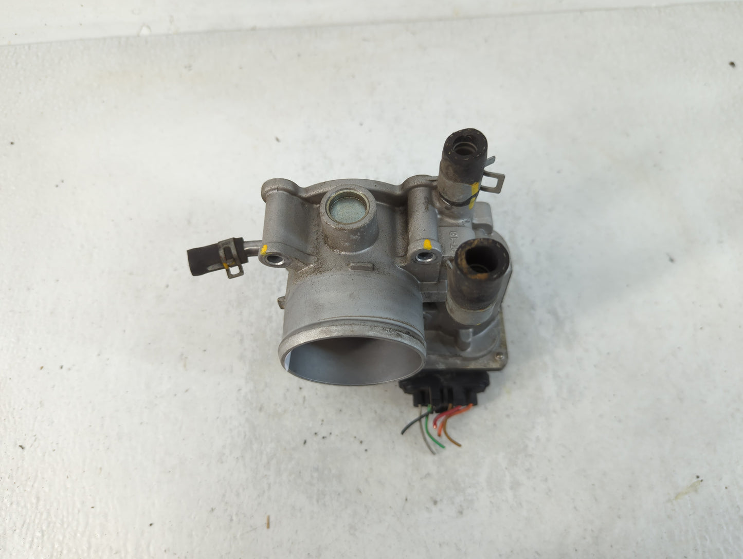 2012-2017 Hyundai Veloster Throttle Body P/N:35100-2B300 Fits Fits 2012 2013 2014 2015 2016 2017 2018 2019 OEM Used Auto Parts - Oemusedautoparts1.com