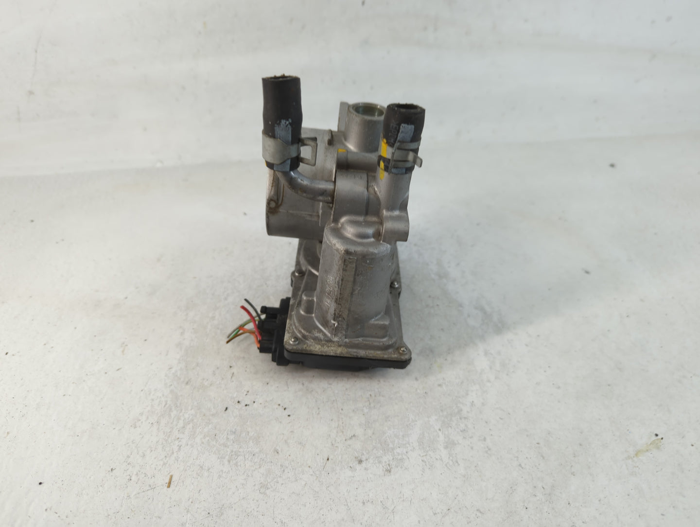 2012-2017 Hyundai Veloster Throttle Body P/N:35100-2B300 Fits Fits 2012 2013 2014 2015 2016 2017 2018 2019 OEM Used Auto Parts - Oemusedautoparts1.com