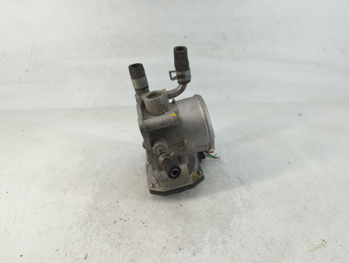 2012-2017 Hyundai Veloster Throttle Body P/N:35100-2B300 Fits Fits 2012 2013 2014 2015 2016 2017 2018 2019 OEM Used Auto Parts - Oemusedautoparts1.com