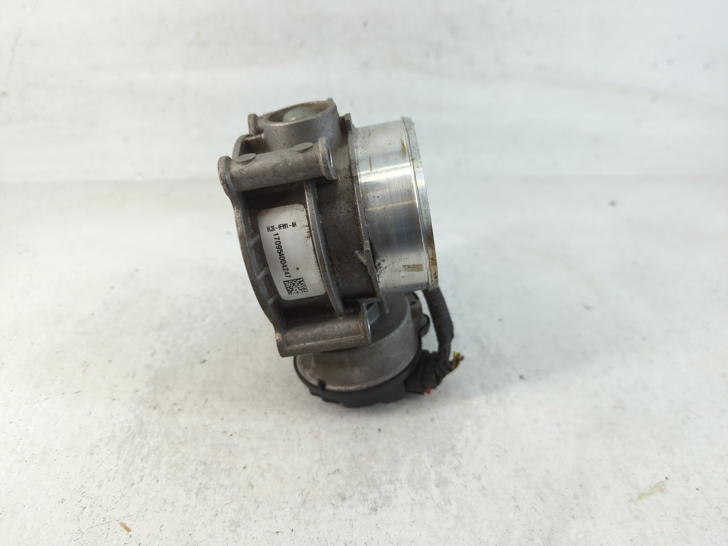 2015-2017 Ford Expedition Throttle Body P/N:170954004247 BL3T-9F991-AH Fits Fits 2011 2012 2013 2014 2015 2016 2017 2018 2019 OEM Used Auto Parts - Oemusedautoparts1.com