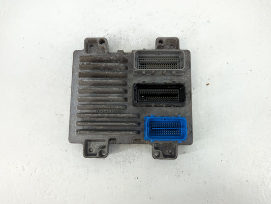 2013 Chevrolet Silverado 2500 PCM Engine Control Computer ECU ECM PCU OEM P/N:12654015 12643636 Fits Fits 2014 2015 2016 2017 OEM Used Auto Parts - Oemusedautoparts1.com