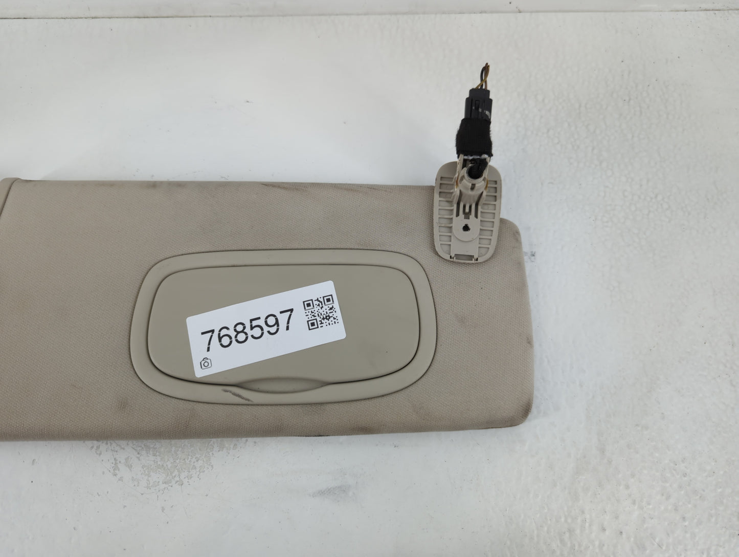2014-2018 Jeep Cherokee Sun Visor Shade Replacement Driver Left Mirror Fits Fits 2014 2015 2016 2017 2018 OEM Used Auto Parts - Oemusedautoparts1.com