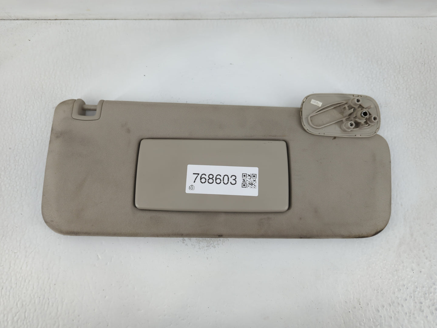 2007-2013 Chevrolet Silverado 1500 Sun Visor Shade Replacement Passenger Right Mirror Fits OEM Used Auto Parts - Oemusedautoparts1.com