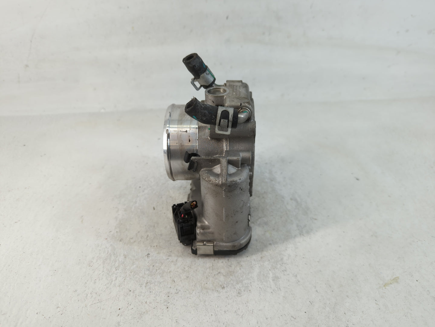 2019-2020 Hyundai Santa Fe Throttle Body P/N:35100-2G600 Fits Fits 2015 2016 2017 2018 2019 2020 2021 OEM Used Auto Parts - Oemusedautoparts1.com