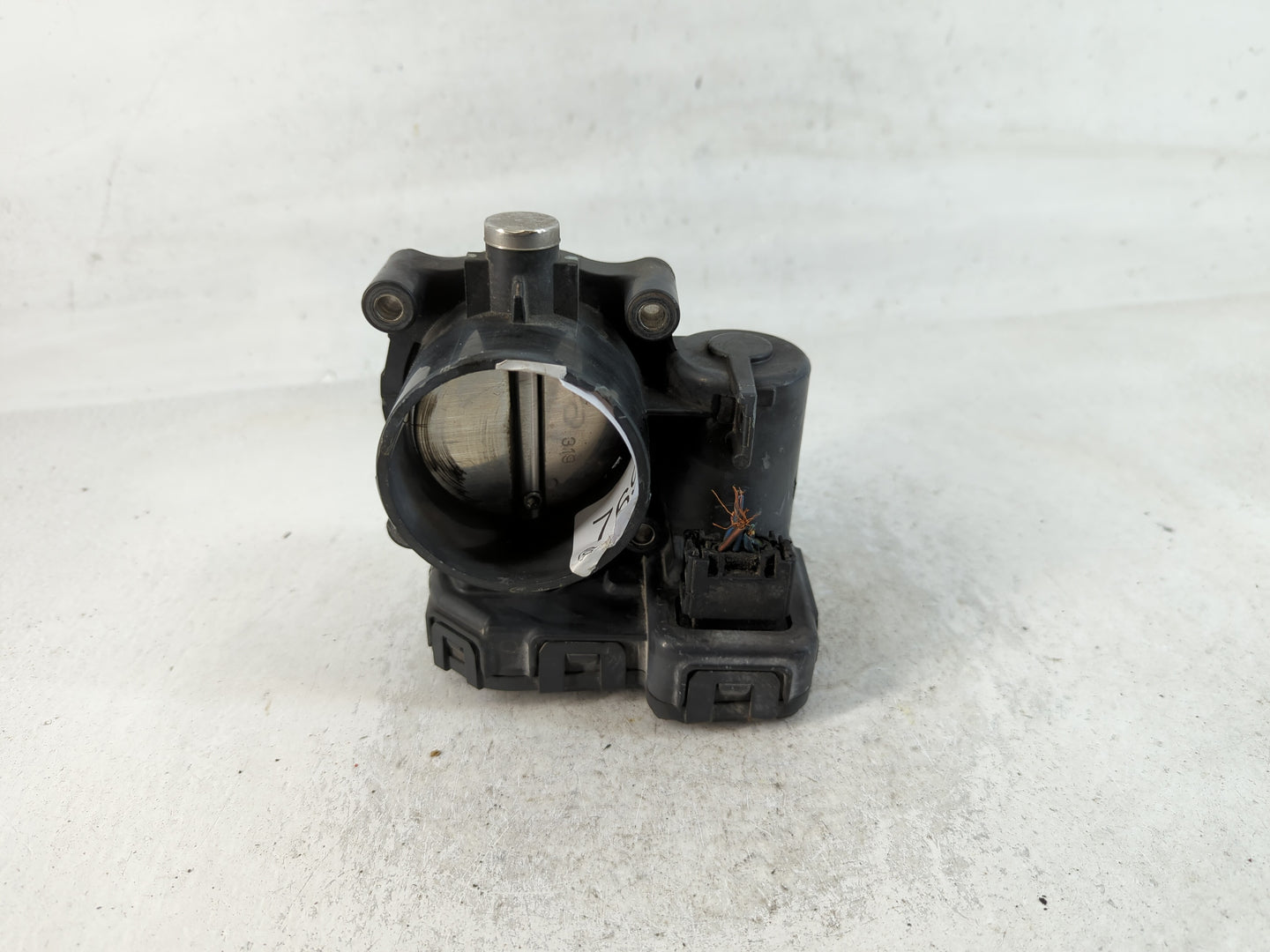 2008-2010 Chrysler Town & Country Throttle Body P/N:04593858AB Fits Fits 2008 2009 2010 2011 OEM Used Auto Parts - Oemusedautoparts1.com