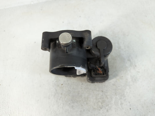 2008-2010 Chrysler Town & Country Throttle Body P/N:04593858AB Fits Fits 2008 2009 2010 2011 OEM Used Auto Parts